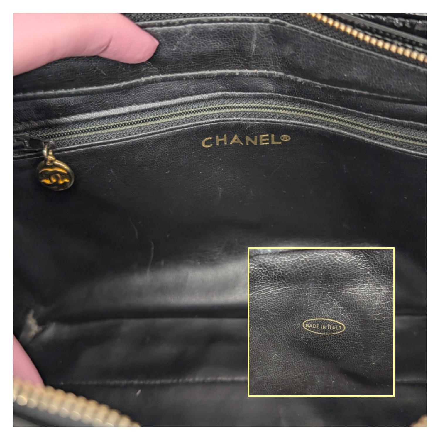 Chanel Vintage Patent Quilted CC Chain Tote en vente 7