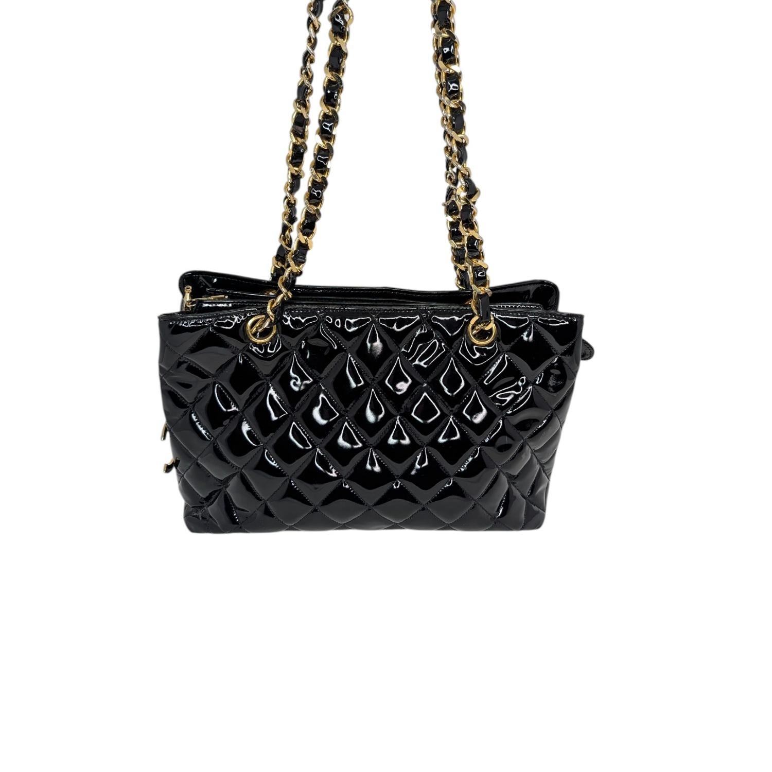Chanel Vintage Patent Quilted CC Chain Tote Pour femmes en vente