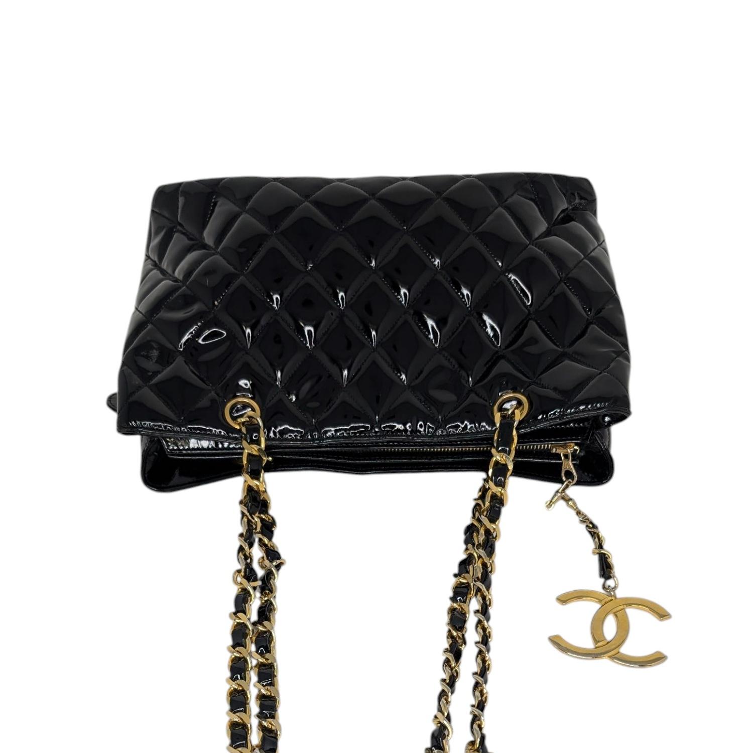 Chanel Vintage Patent Quilted CC Chain Tote en vente 3