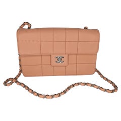 Chanel Vintage Pfirsichfarbene quadratische gesteppte Medium Klappentasche