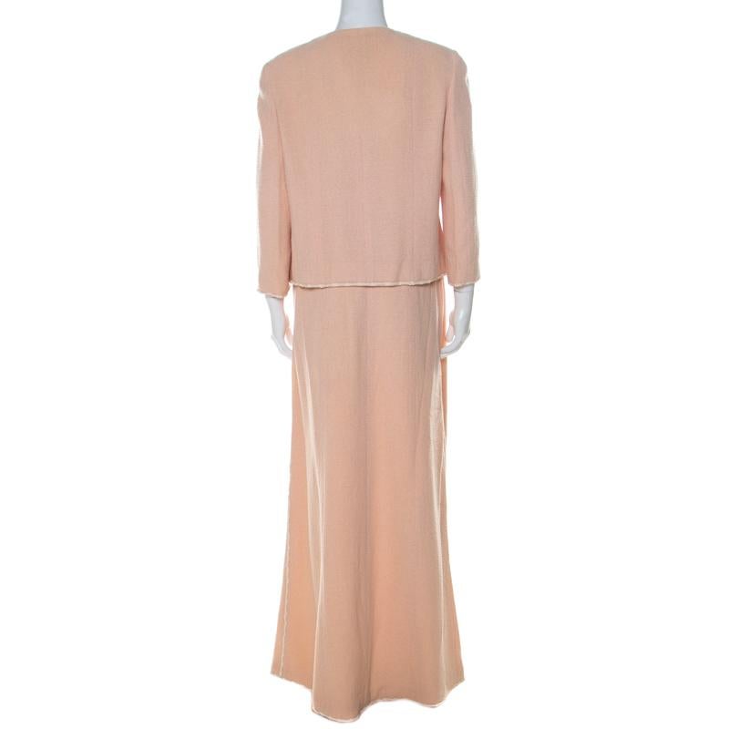 Chanel expresses its elegant aesthetics quite magnificently with this skirt suit. Ideal for power dressing, this suit is smart and feminine at the same time. It comes masterfully tailored from a wool and nylon blend into a fine silhouette with soft
