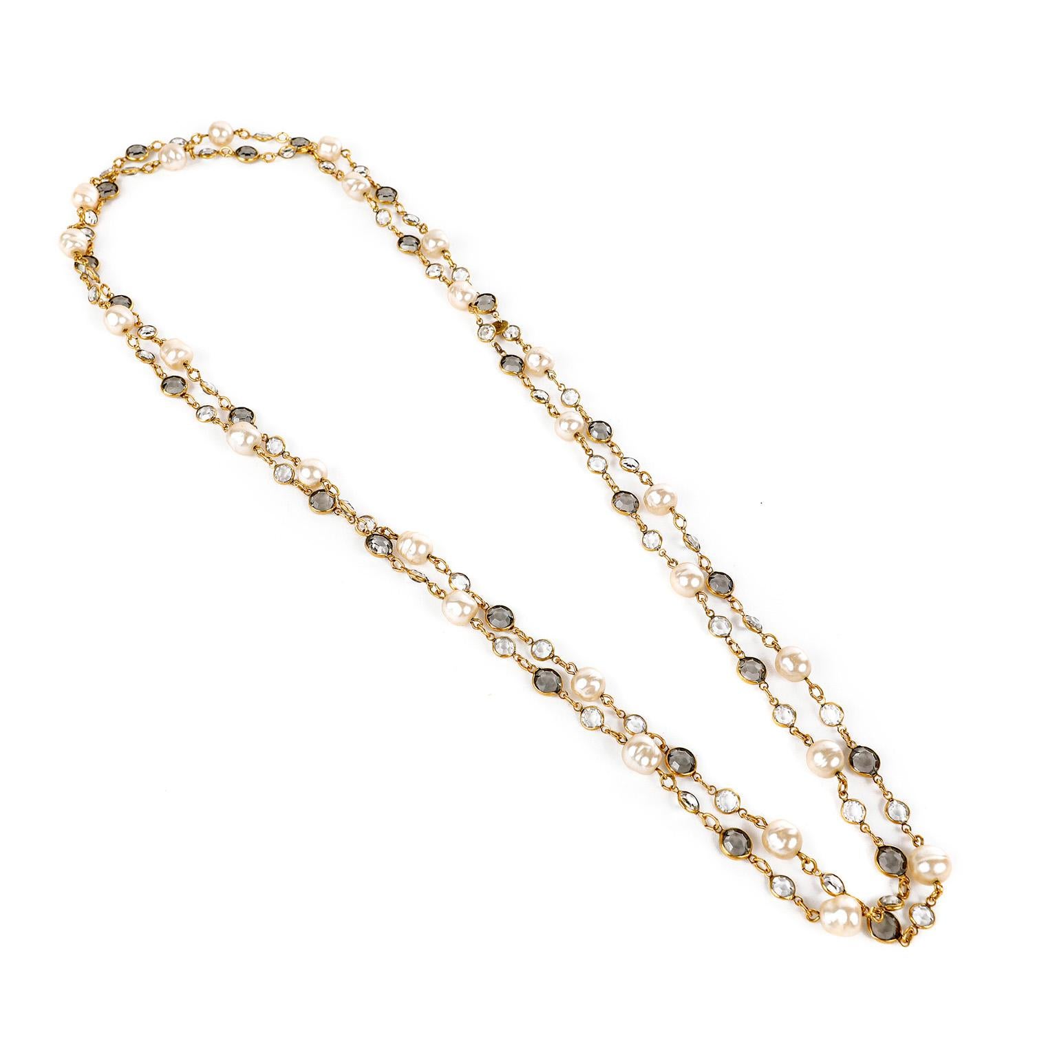 Chanel Vintage Perlen- und Kristall-Halskette in Opernlänge im Angebot 1