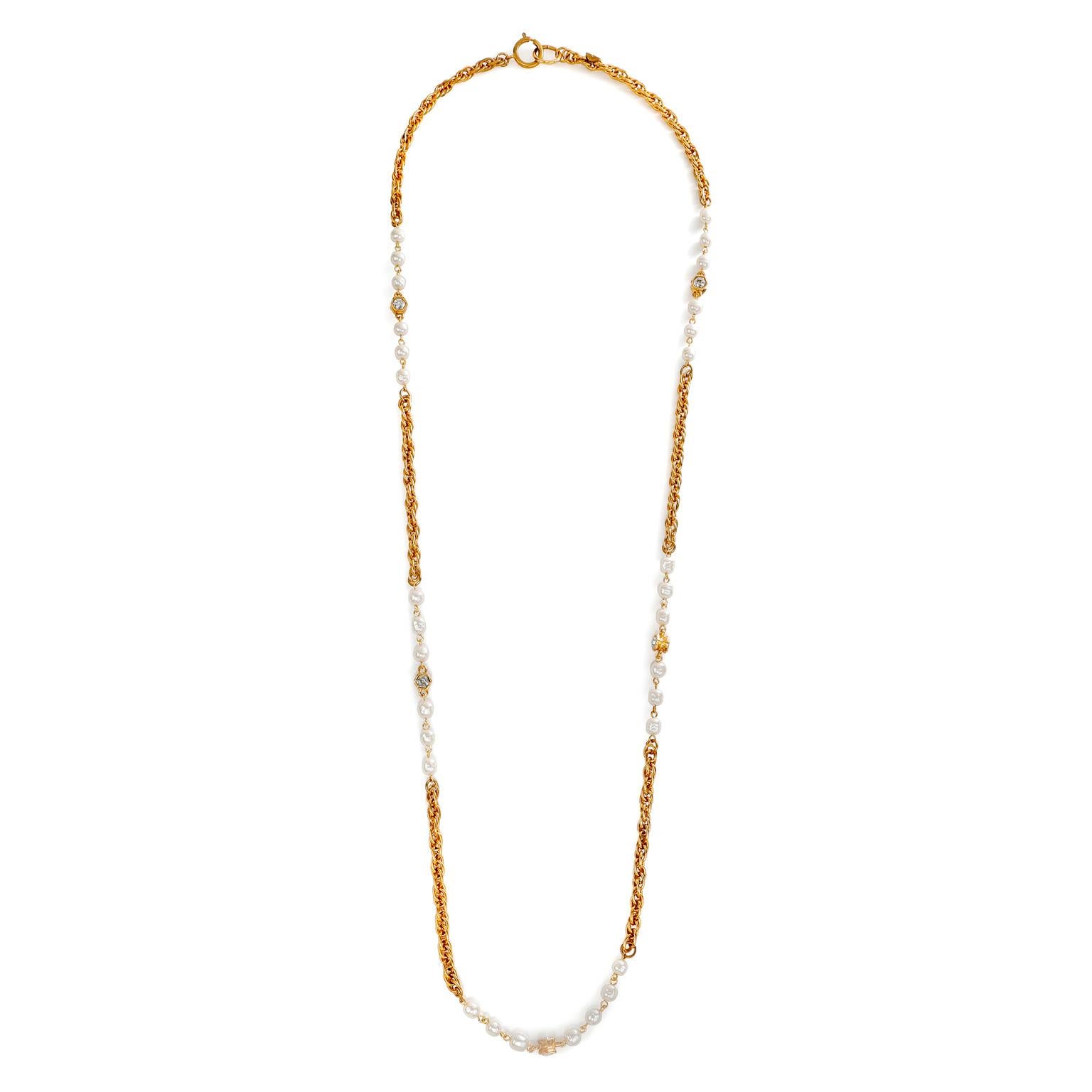 Women's Chanel Vintage Pearl and Rhinestone Necklace For Sale