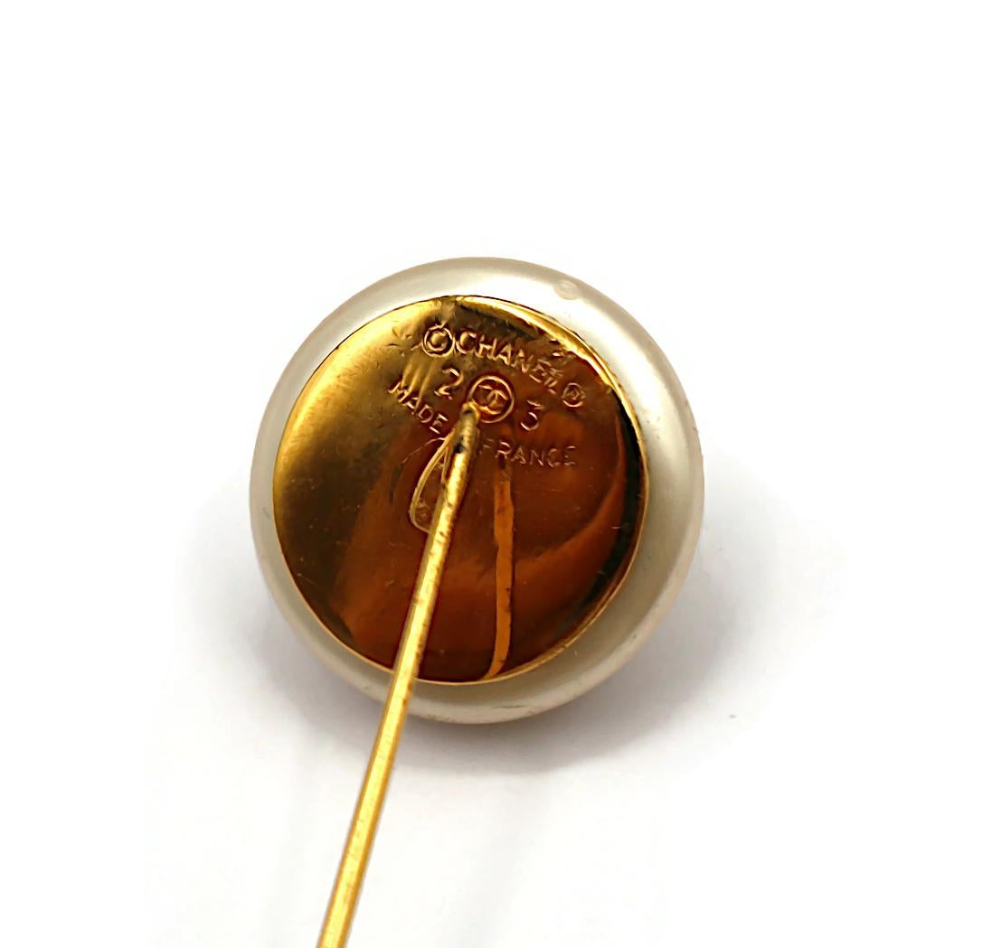 CHANEL Vintage Pearl CC Logo Lapel Pin For Sale 6