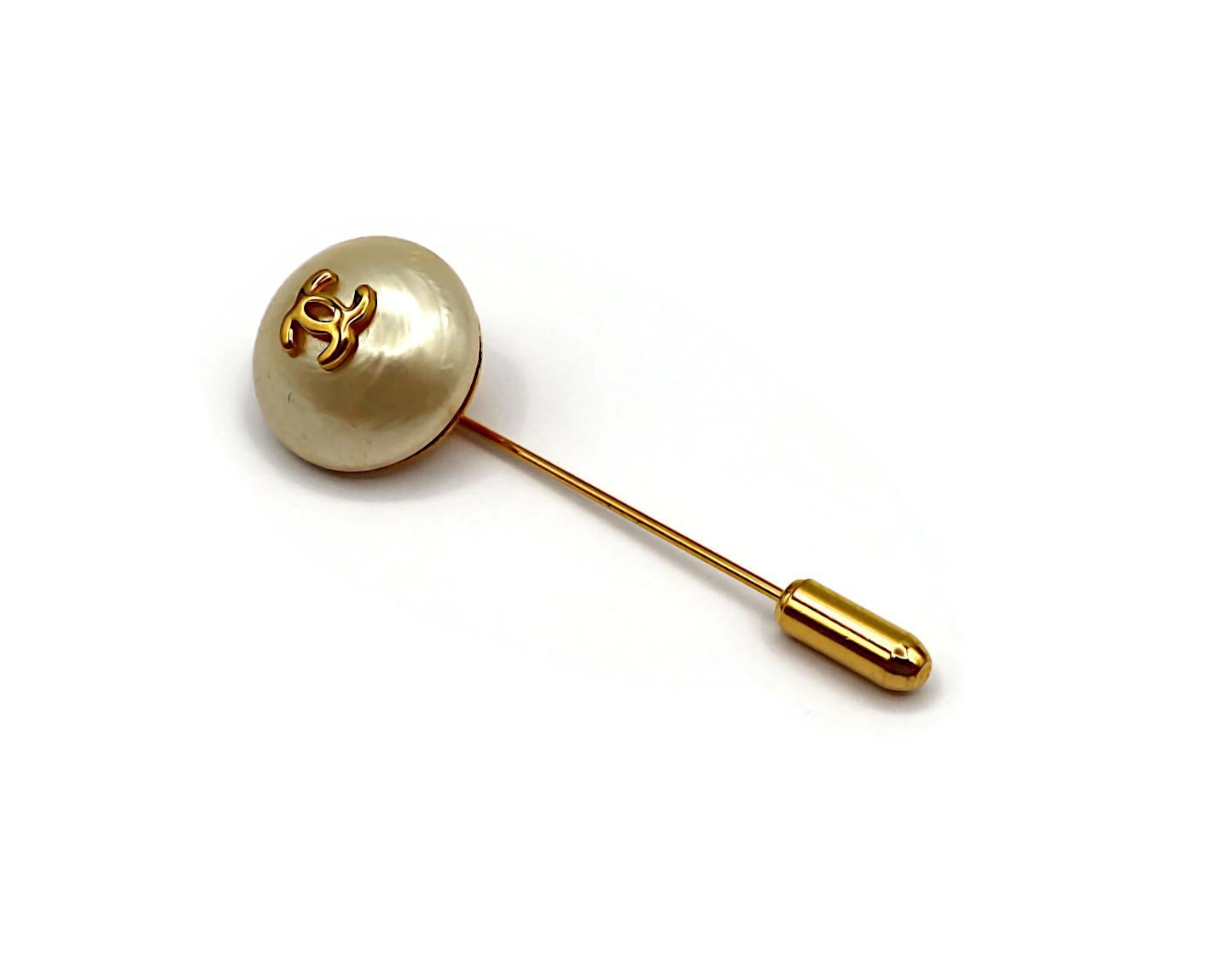 CHANEL Vintage Pearl CC Logo Lapel Pin 2