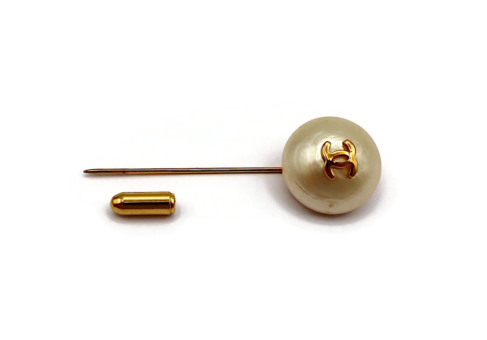 CHANEL Vintage Pearl CC Logo Lapel Pin 3