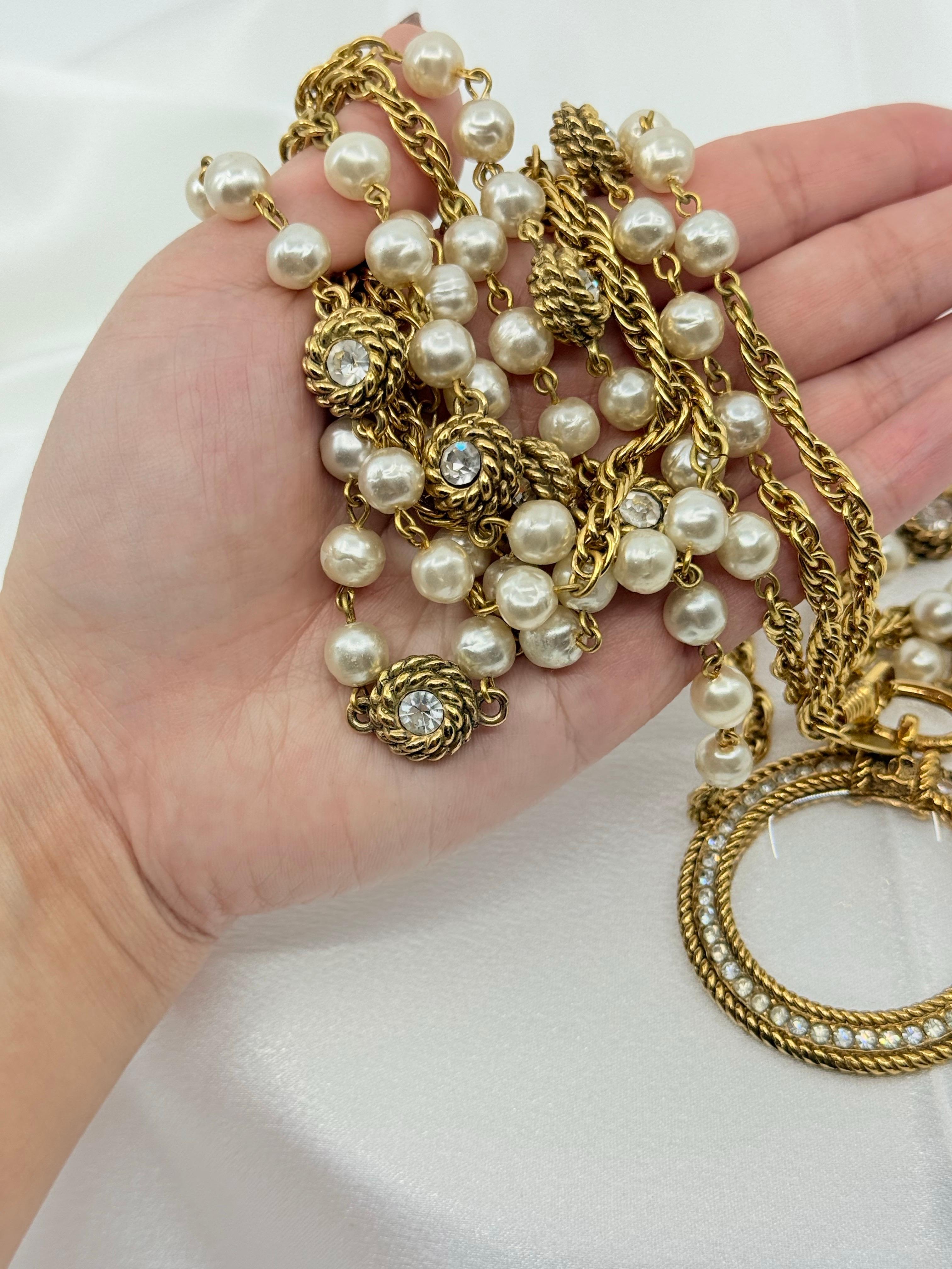 Chanel collana vintage di perle e cristalli con lente d'ingrandimento XL in vendita 8