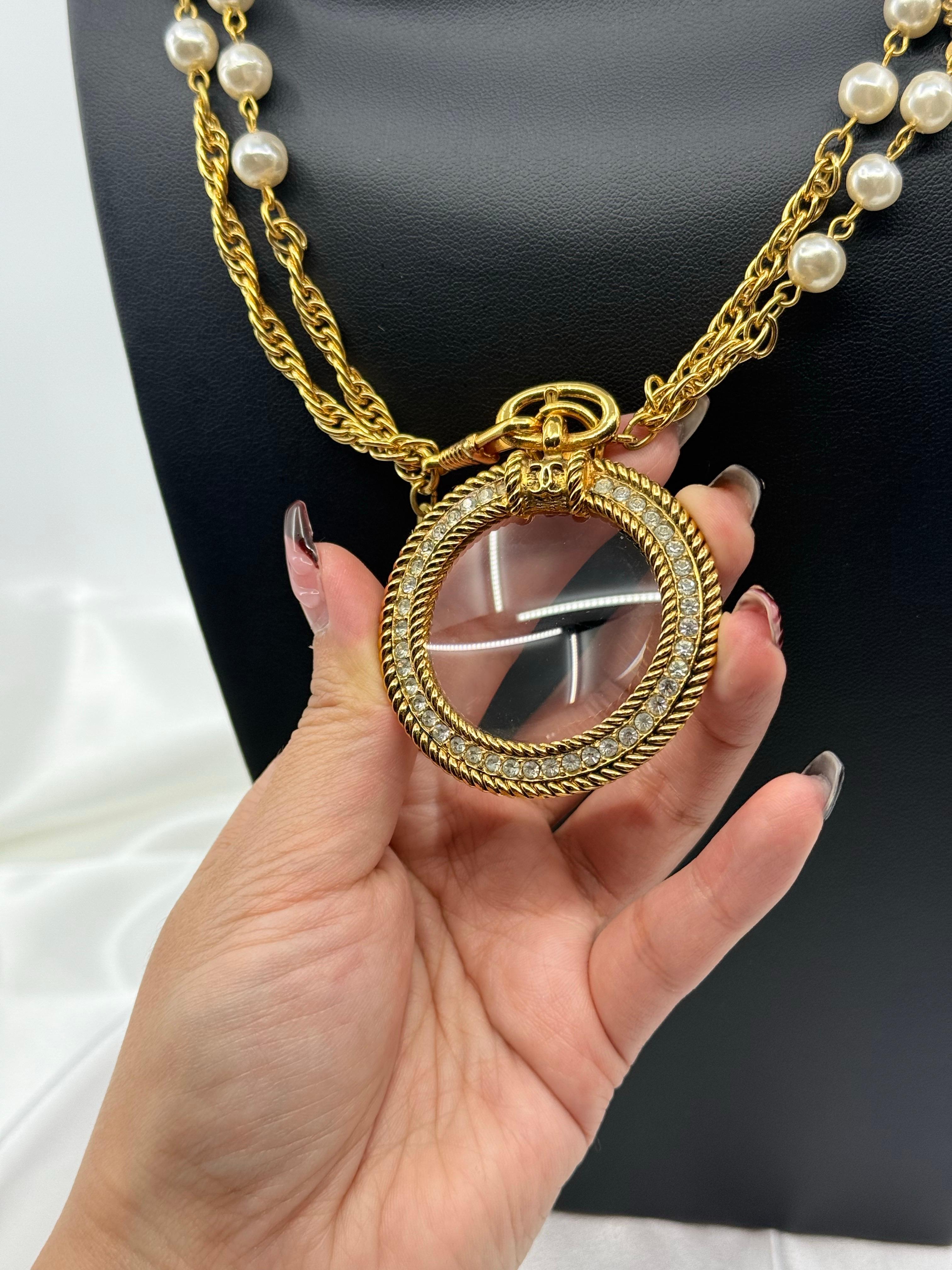Chanel collana vintage di perle e cristalli con lente d'ingrandimento XL in vendita 1