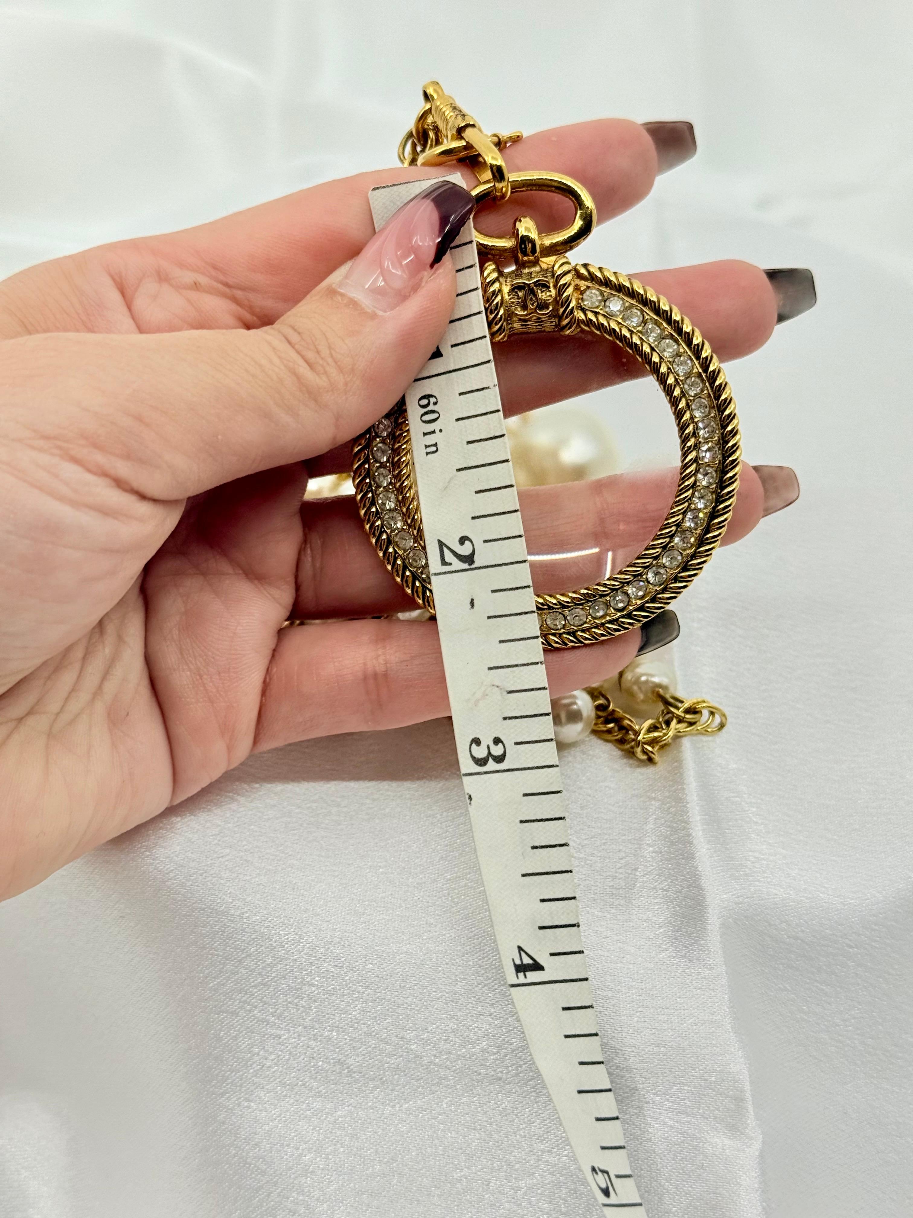 Chanel collana vintage di perle e cristalli con lente d'ingrandimento XL in vendita 3