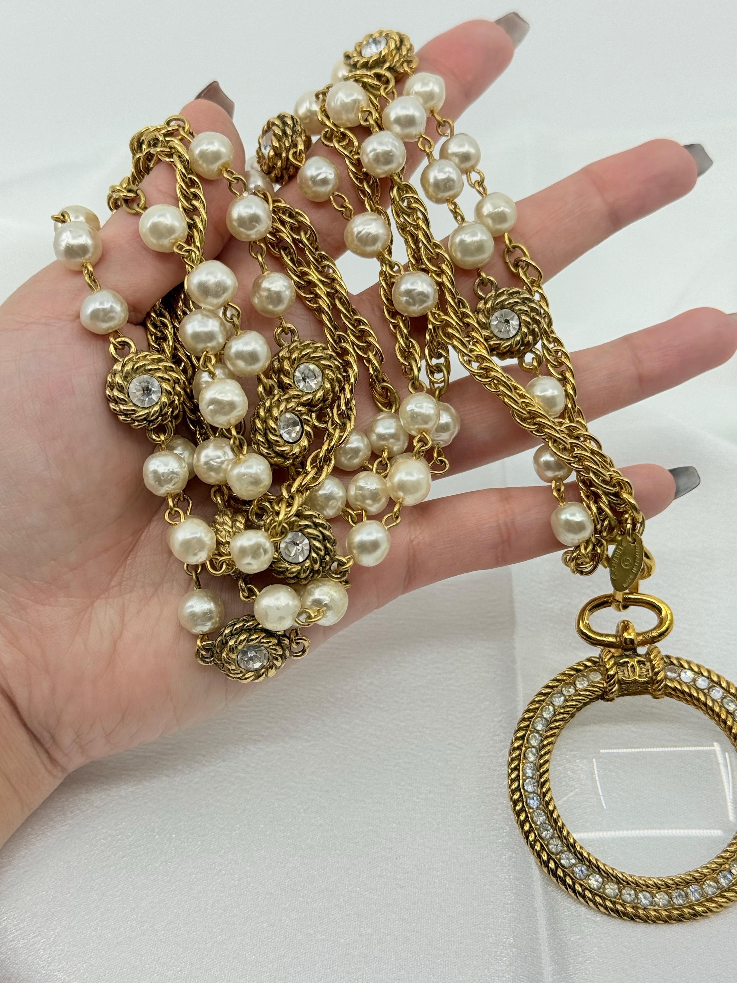 Chanel collana vintage di perle e cristalli con lente d'ingrandimento XL in vendita 5