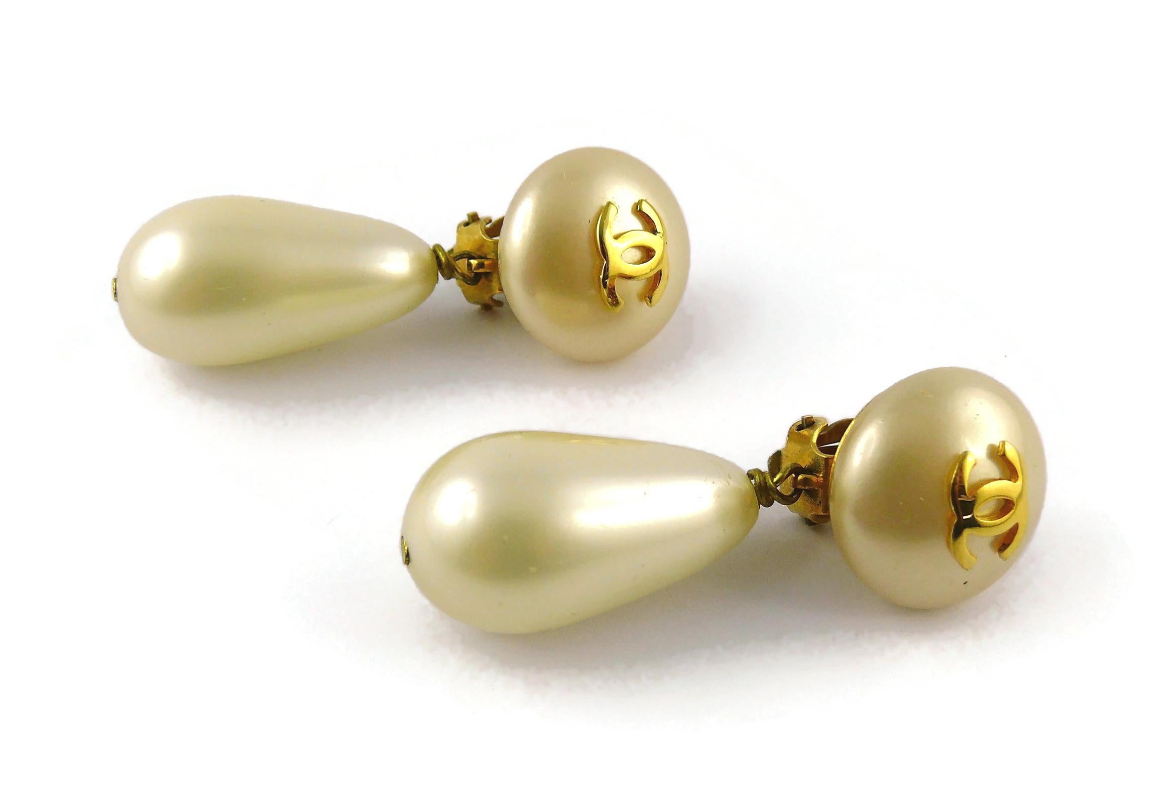 Chanel Vintage Perlen-Tropfen-Ohrringe Damen im Angebot