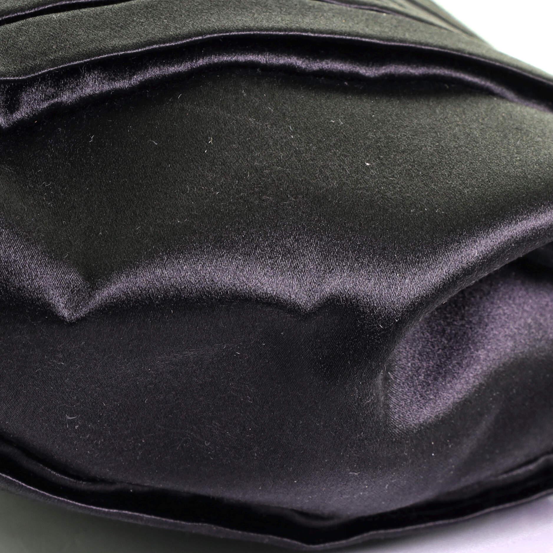 Chanel Vintage Perlenrahmen-Tasche aus plissiertem Satin Klein 1
