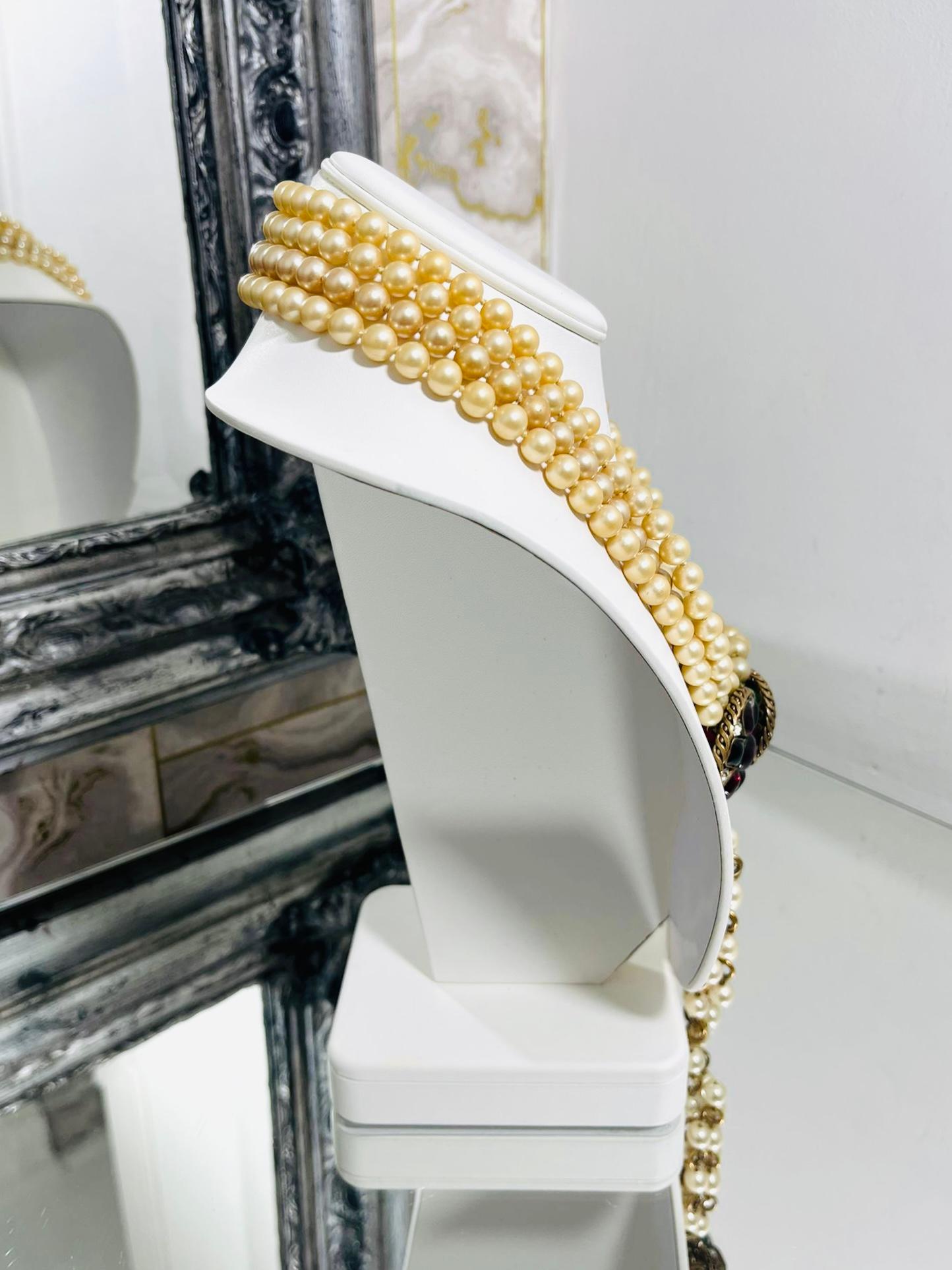 Chanel Collier vintage perles et Gripoix par Victoire de Castellane Bon état - En vente à London, GB