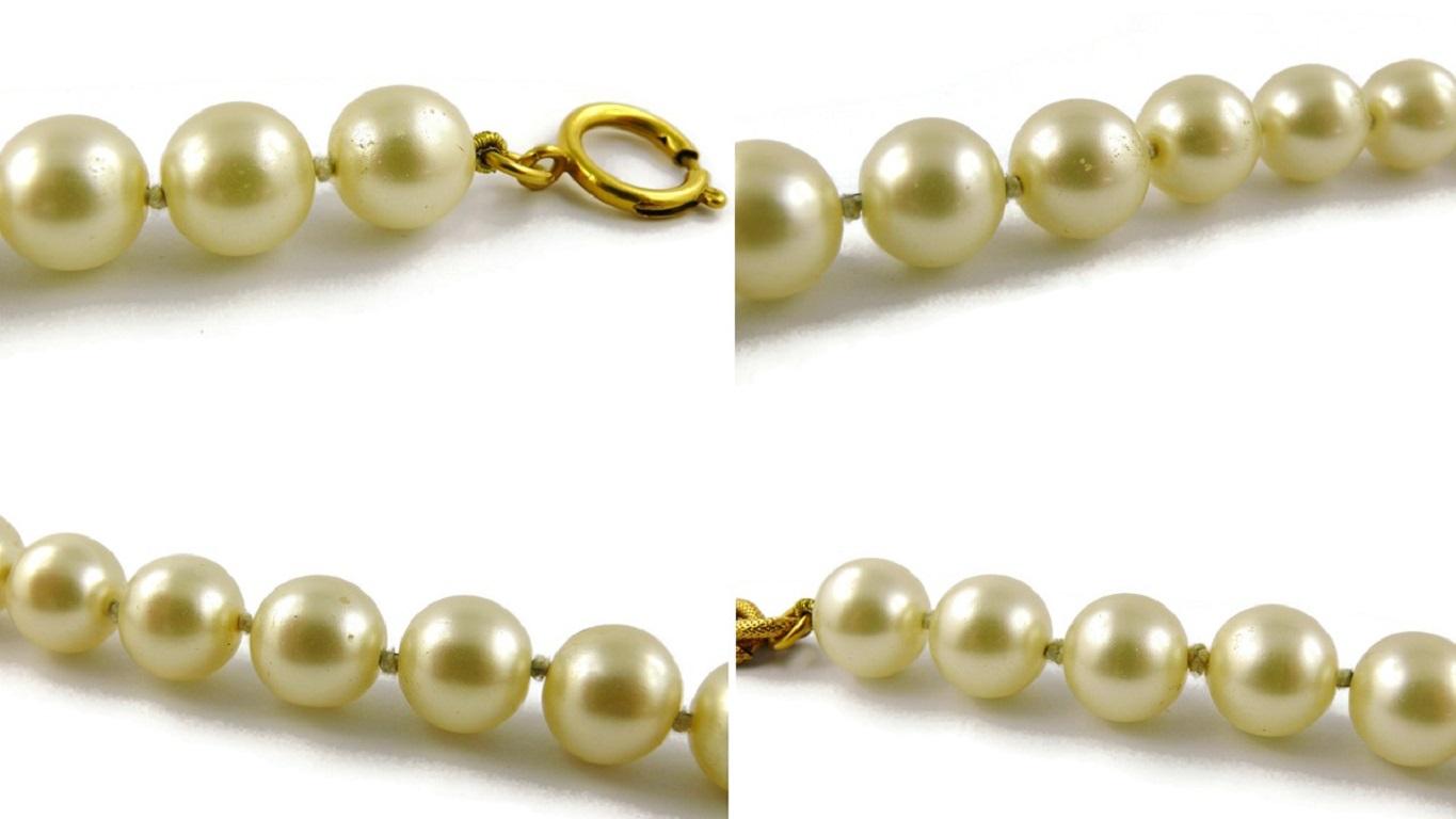 Chanel Vintage Perlenkette durchbrochener Kreuzanhänger rot Gripoix Cabochon im Angebot 14