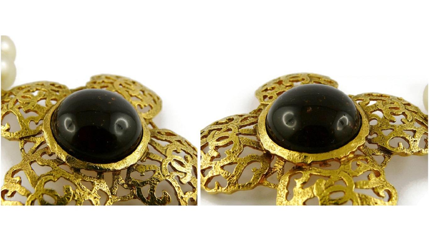 Chanel Vintage Perlenkette durchbrochener Kreuzanhänger rot Gripoix Cabochon im Angebot 15