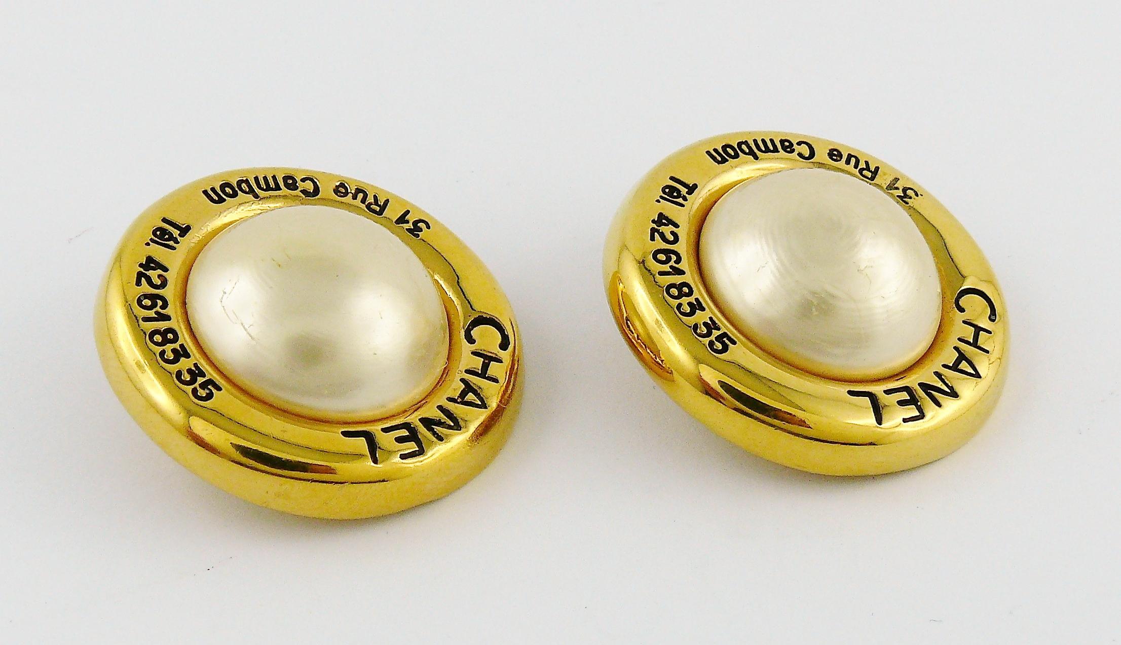 Chanel Vintage Pearl Rue Cambon Clip On Earrings In Excellent Condition In Nice, FR