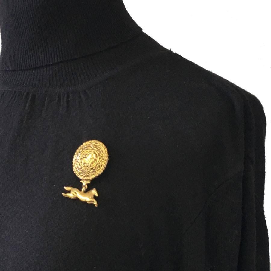 CHANEL Vintage Pendant Brooch in Gilded Metal 2