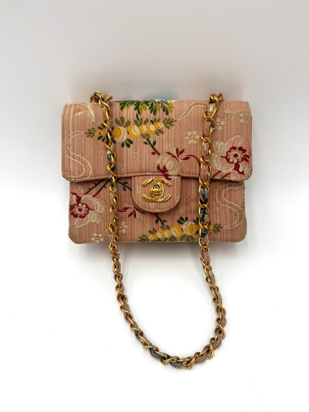 Chanel Vintage Rosa Brokat Mini Quadratisch aus Brokat im Angebot 7
