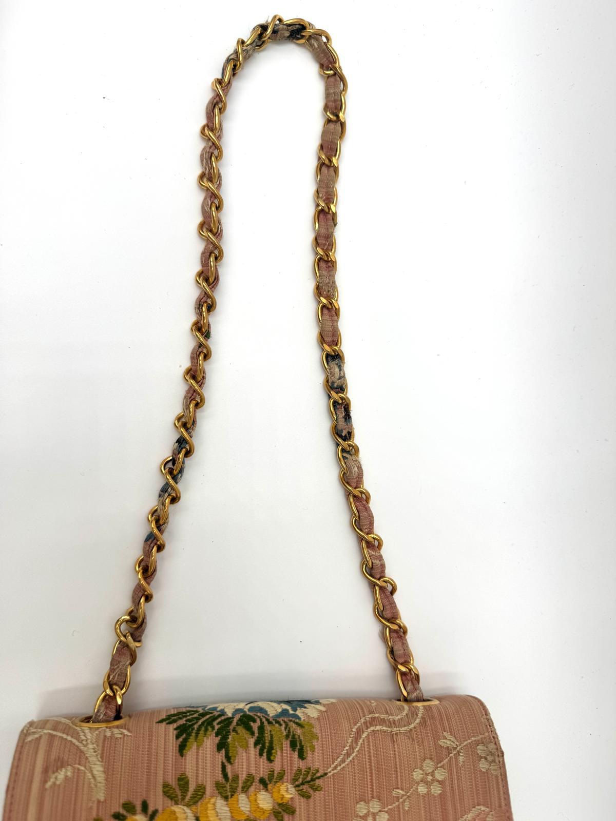 Chanel Vintage Rosa Brokat Mini Quadratisch aus Brokat im Angebot 8