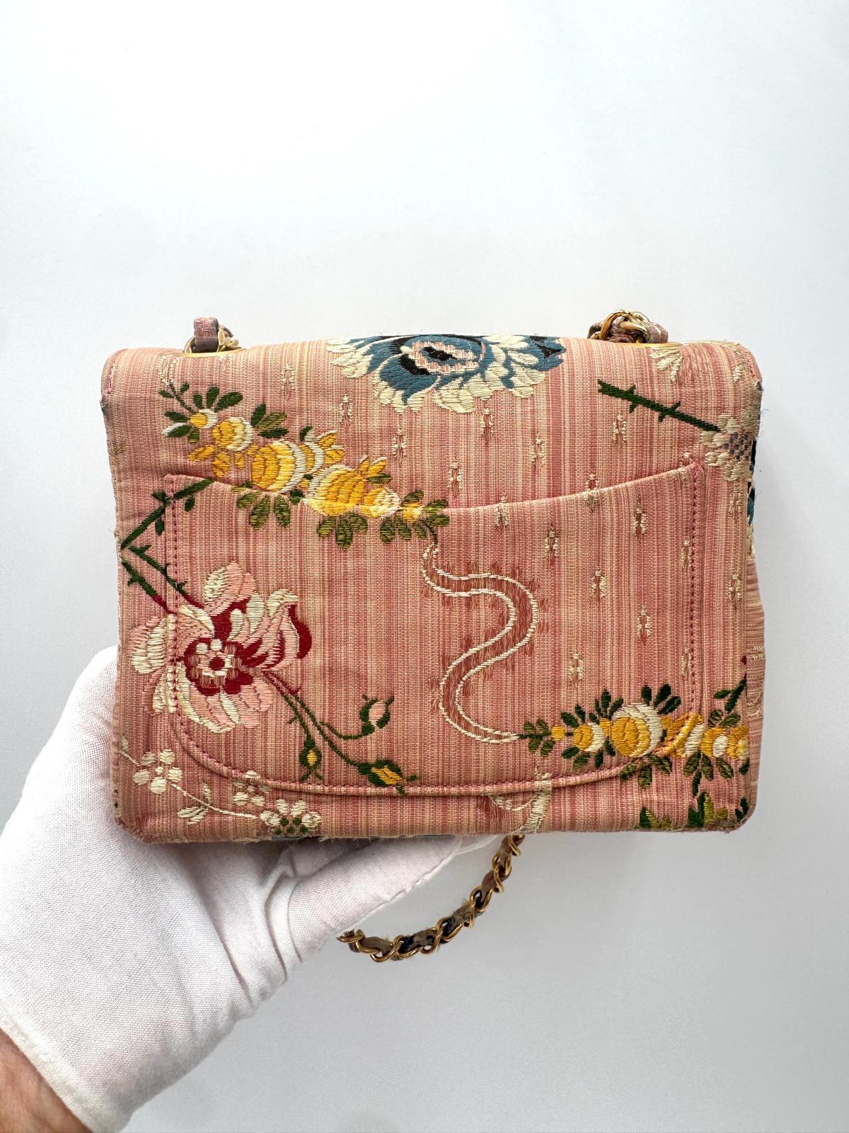 Chanel Vintage Rosa Brokat Mini Quadratisch aus Brokat im Angebot 1