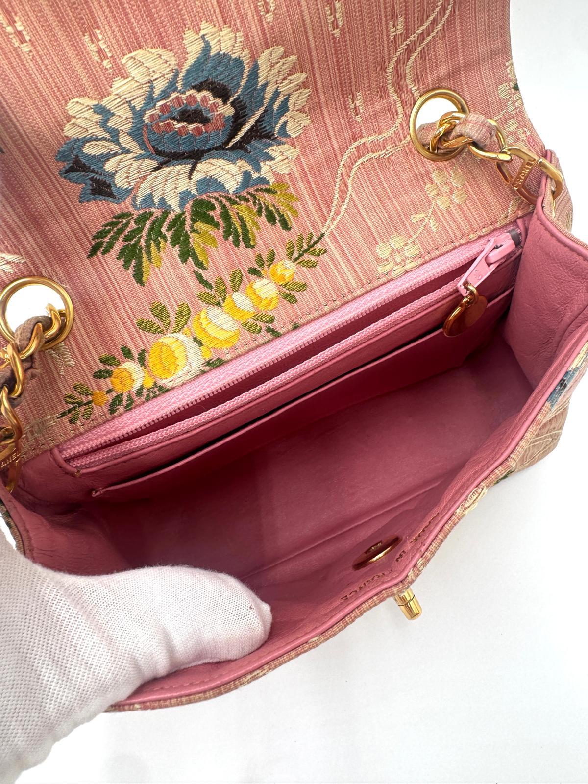 Chanel Vintage Rosa Brokat Mini Quadratisch aus Brokat im Angebot 3