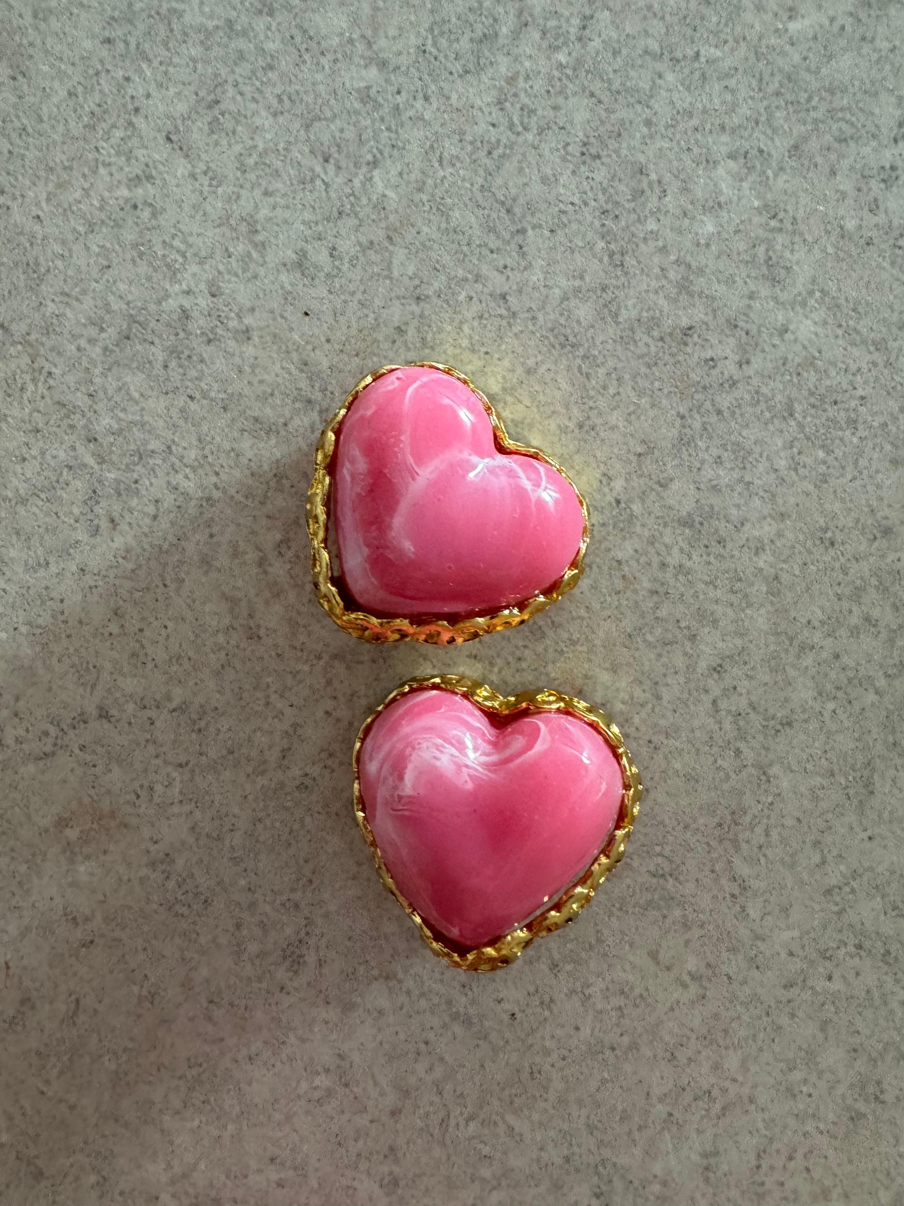 Chanel Vintage Pink Heart Gripoix Clip-on Earrings 2