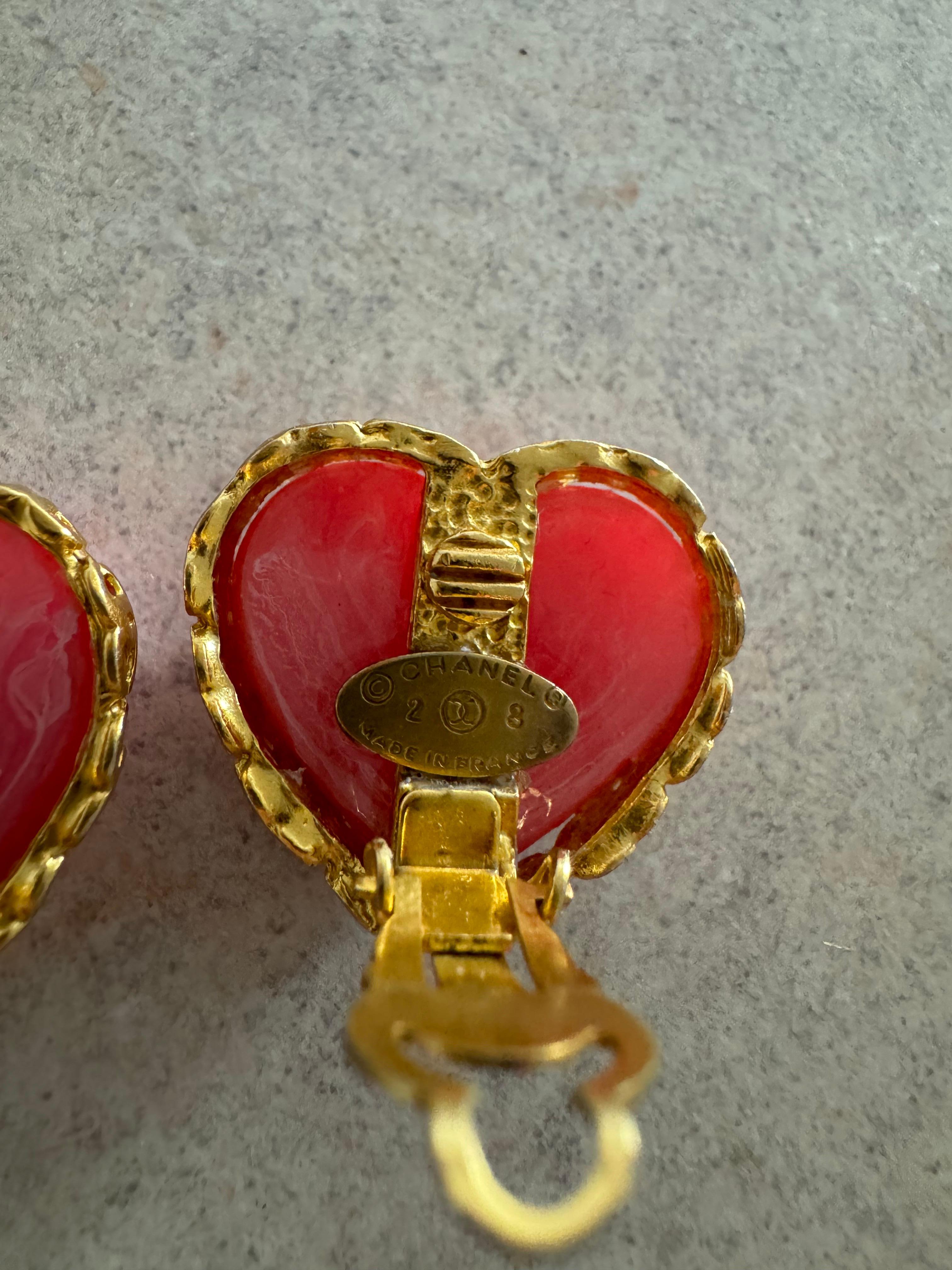 Chanel Vintage Pink Heart Gripoix Clip-on Earrings 4