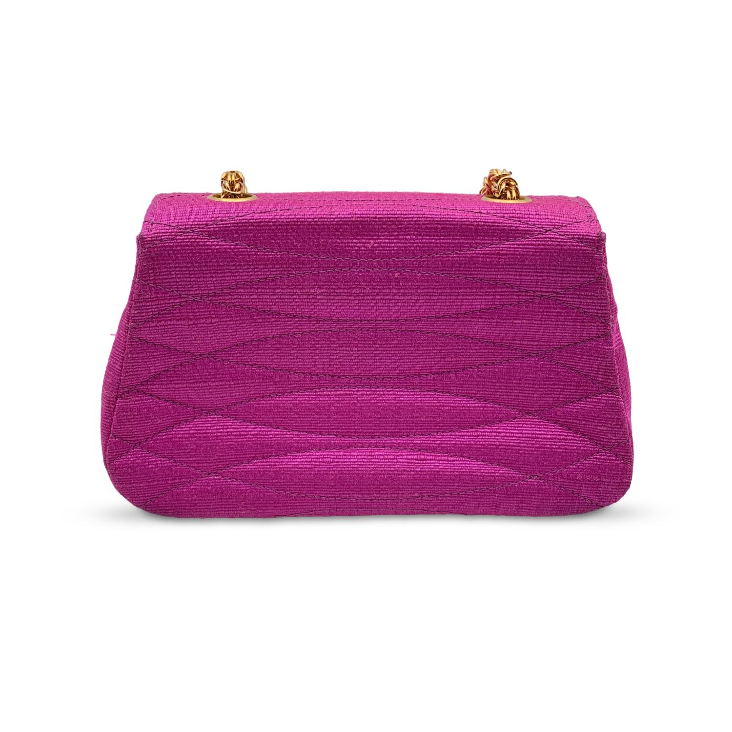 This beautiful Bag will come with a Certificate of Authenticity provided by Entrupy. The certificate will be provided at no further cost.

Elegant Chanel evening bag in pink quilted canvas with gold metal chain strap. Period/Era: 1991-1994. Gold