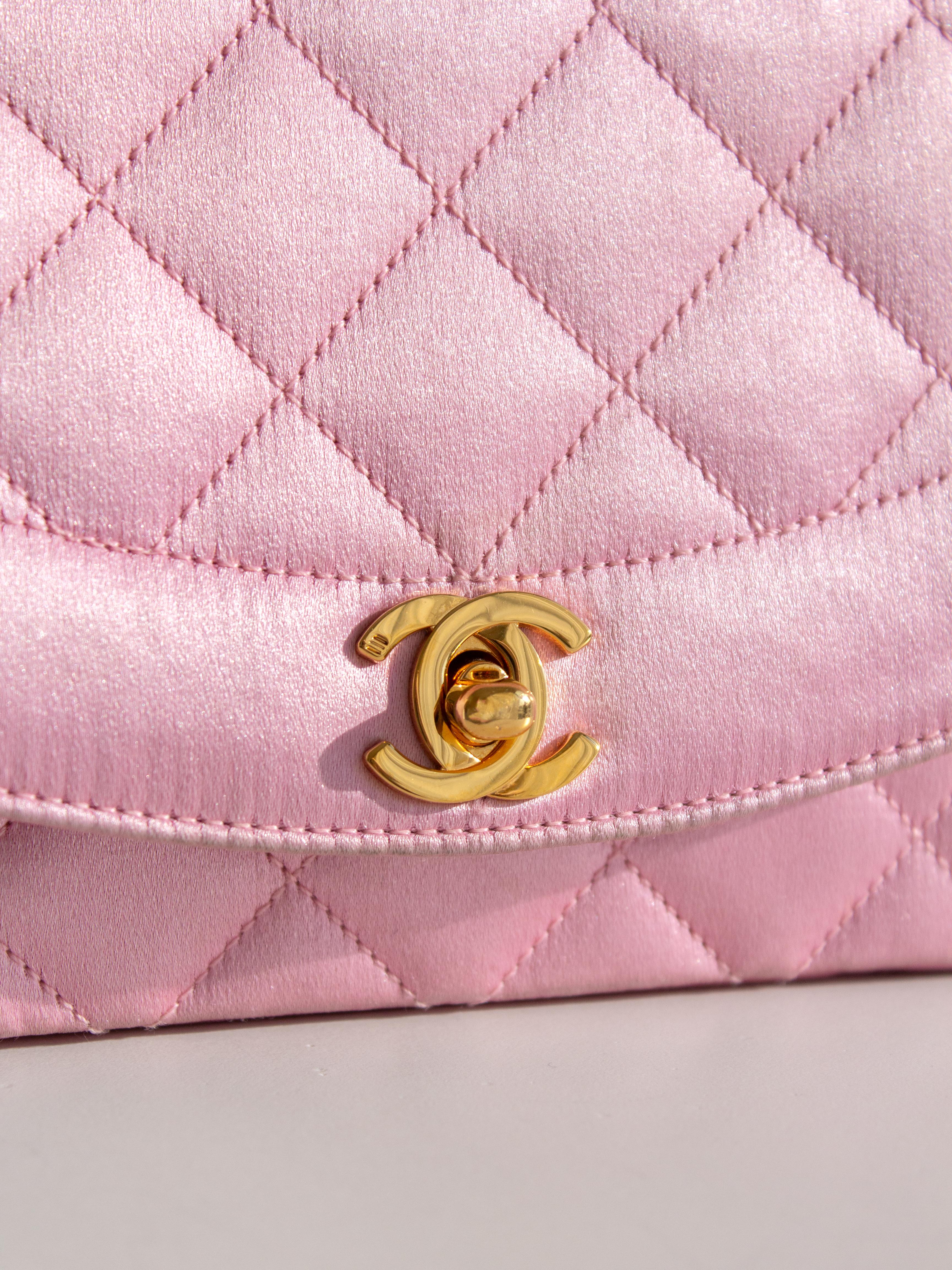 Chanel Vintage Pink Quilted Satin Mini Diana 24K Gold Bijou Chain 90s Flap Bag In Good Condition For Sale In Jersey City, NJ