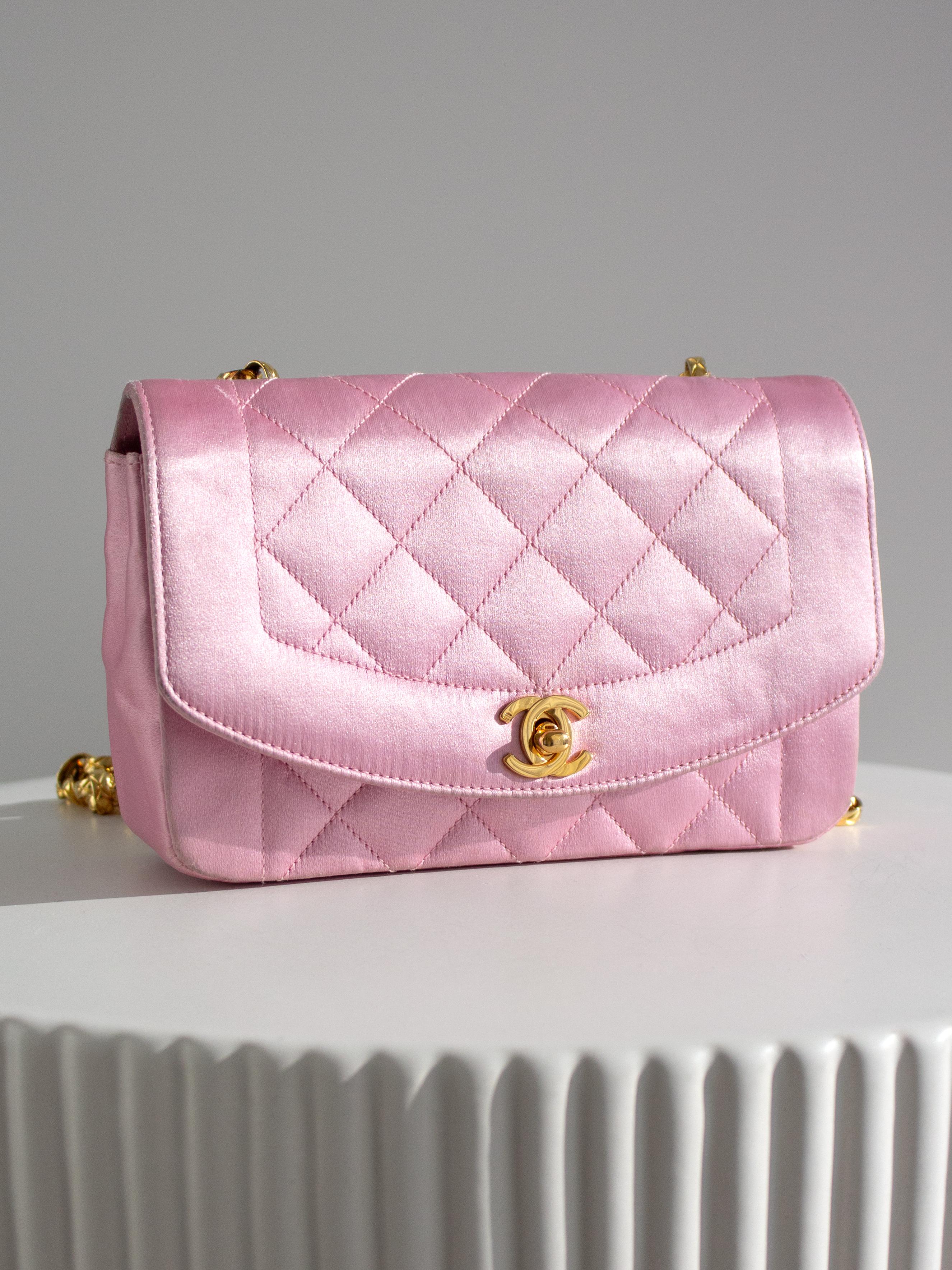 Chanel Vintage Pink Quilted Satin Mini Diana 24K Gold Bijou Chain 90s Flap Bag For Sale 4