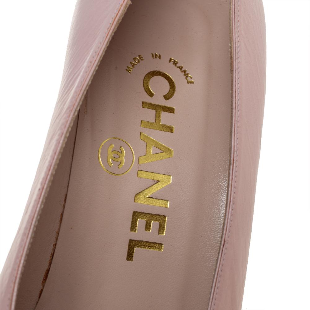 Beige Chanel Vintage Pink/White Leather Cap Toe Pointed Toe Pumps Size 36.5