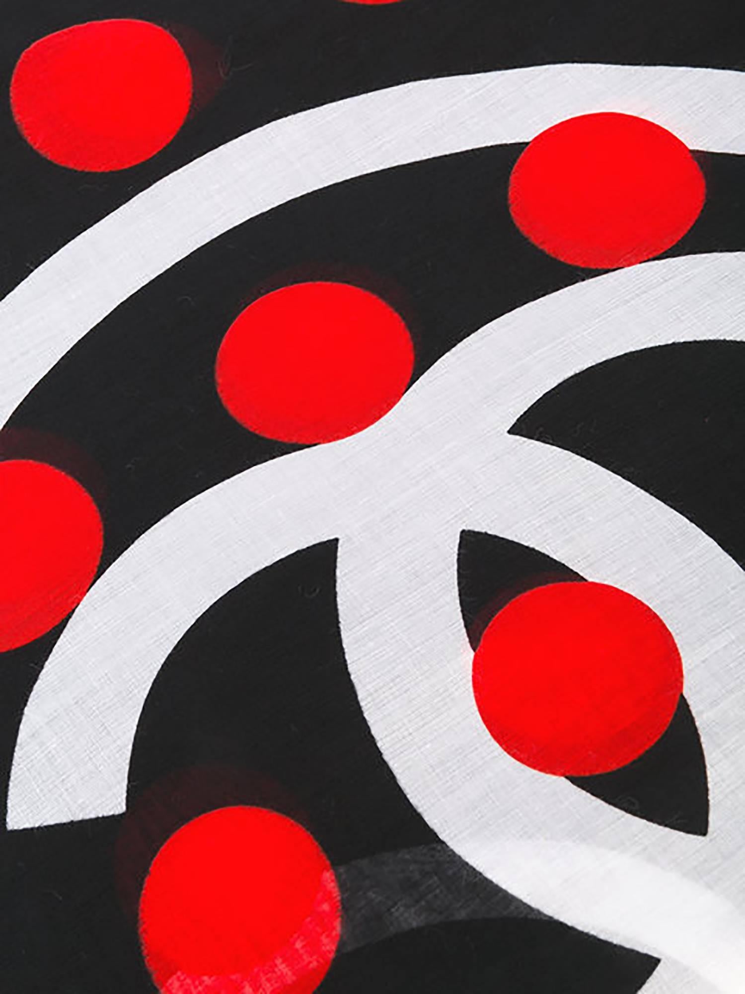 A graphic, vintage Chanel cotton scarf featuring large monograms offset with a grid of polka dots.

Colour: Black, Red, White

Material: 100% Cotton

Dimensions: L: 154cm, H: 98cm

Made in Italy.

Condition: Excellent vintage condition. Please note
