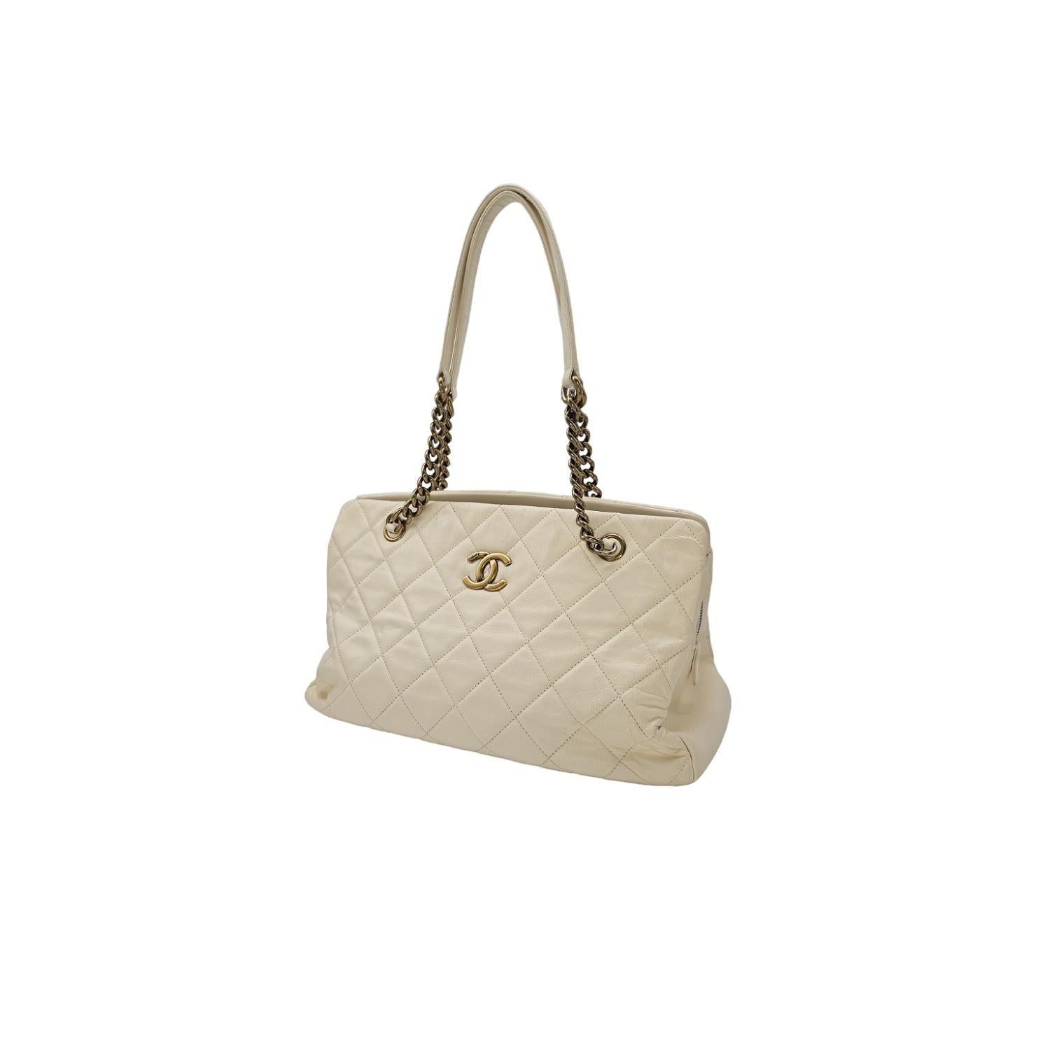 Beautifully made in Italy, this Chanel CC Tote is a luxurious must-have. It boasts supple calfskin leather, chain straps with leather pads, and aged gold-tone hardware. The spacious interior has two compartments and a zip compartment for effortless