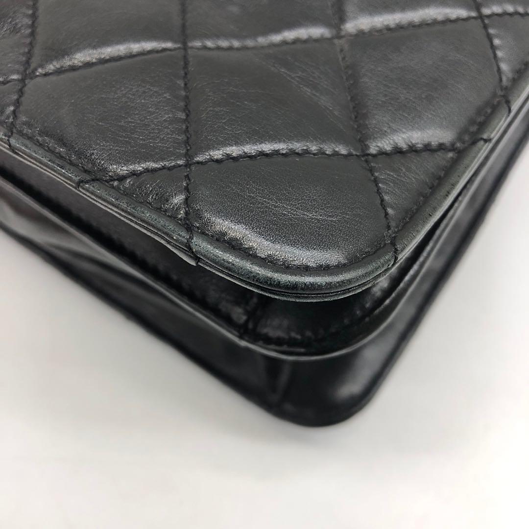 Chanel Vintage Gesteppte CC Aktentasche Schwarzes Lammfell Leder Goldene Hardware im Angebot 5