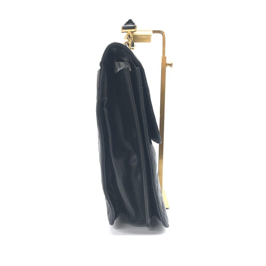 Chanel Vintage Gesteppte CC Aktentasche Schwarzes Lammfell Leder Goldene Hardware im Zustand „Gut“ im Angebot in AUBERVILLIERS, FR