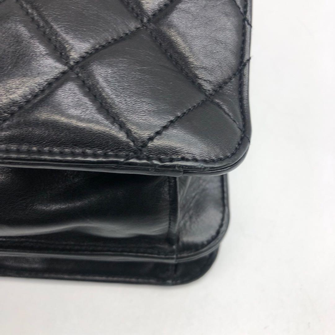 Chanel Vintage Gesteppte CC Aktentasche Schwarzes Lammfell Leder Goldene Hardware im Angebot 2