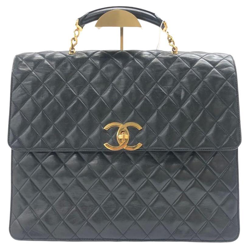 Chanel Vintage Gesteppte CC Aktentasche Schwarzes Lammfell Leder Goldene Hardware im Angebot