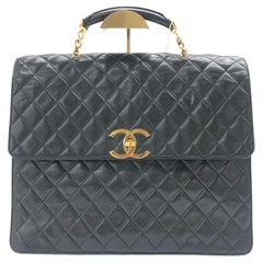 Chanel Vintage Gesteppte CC Aktentasche Schwarzes Lammfell Leder Goldene Hardware