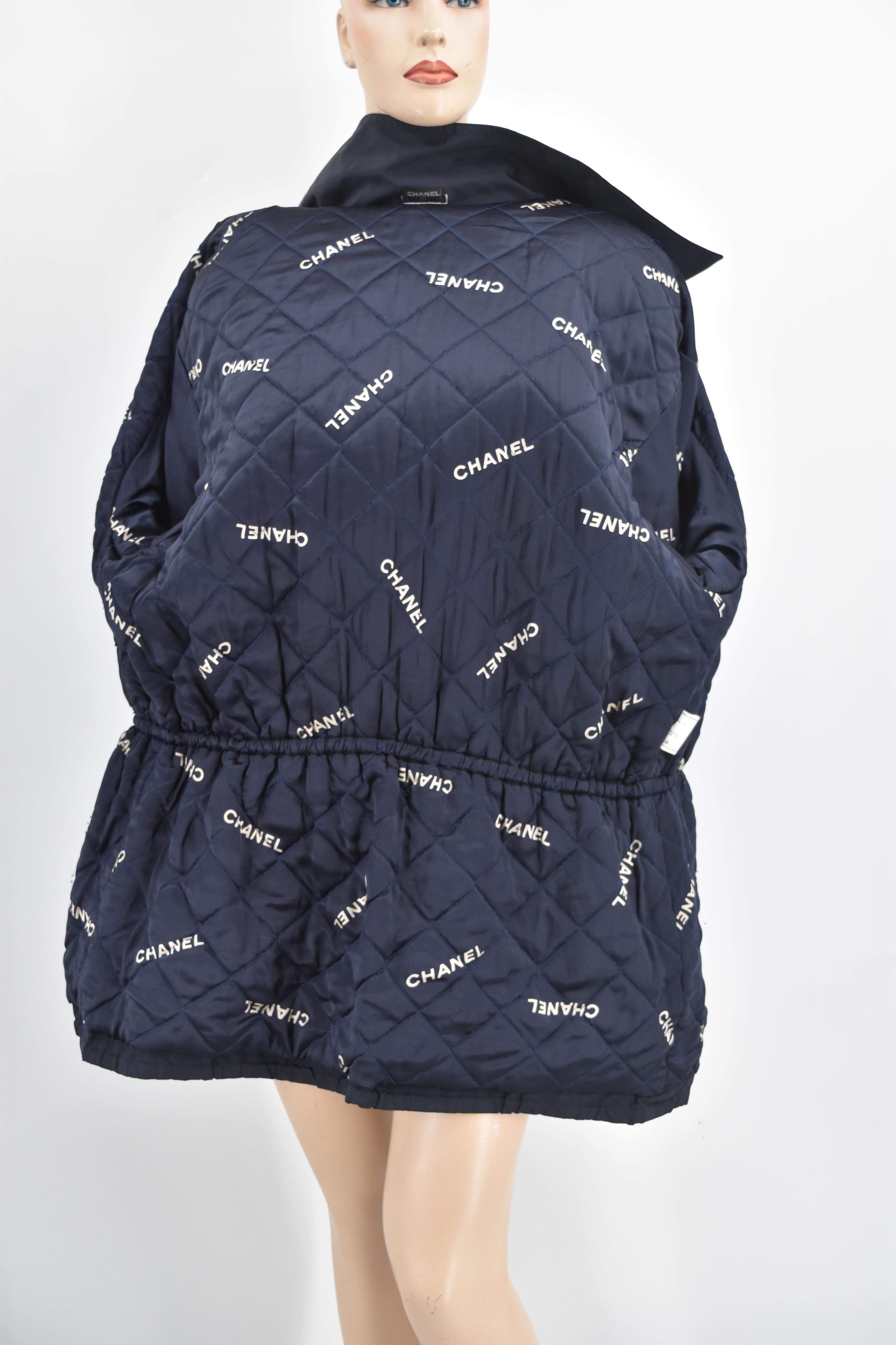Chanel Vintage Quilted CC logo Jacket Coat Med Large In Excellent Condition For Sale In Merced, CA