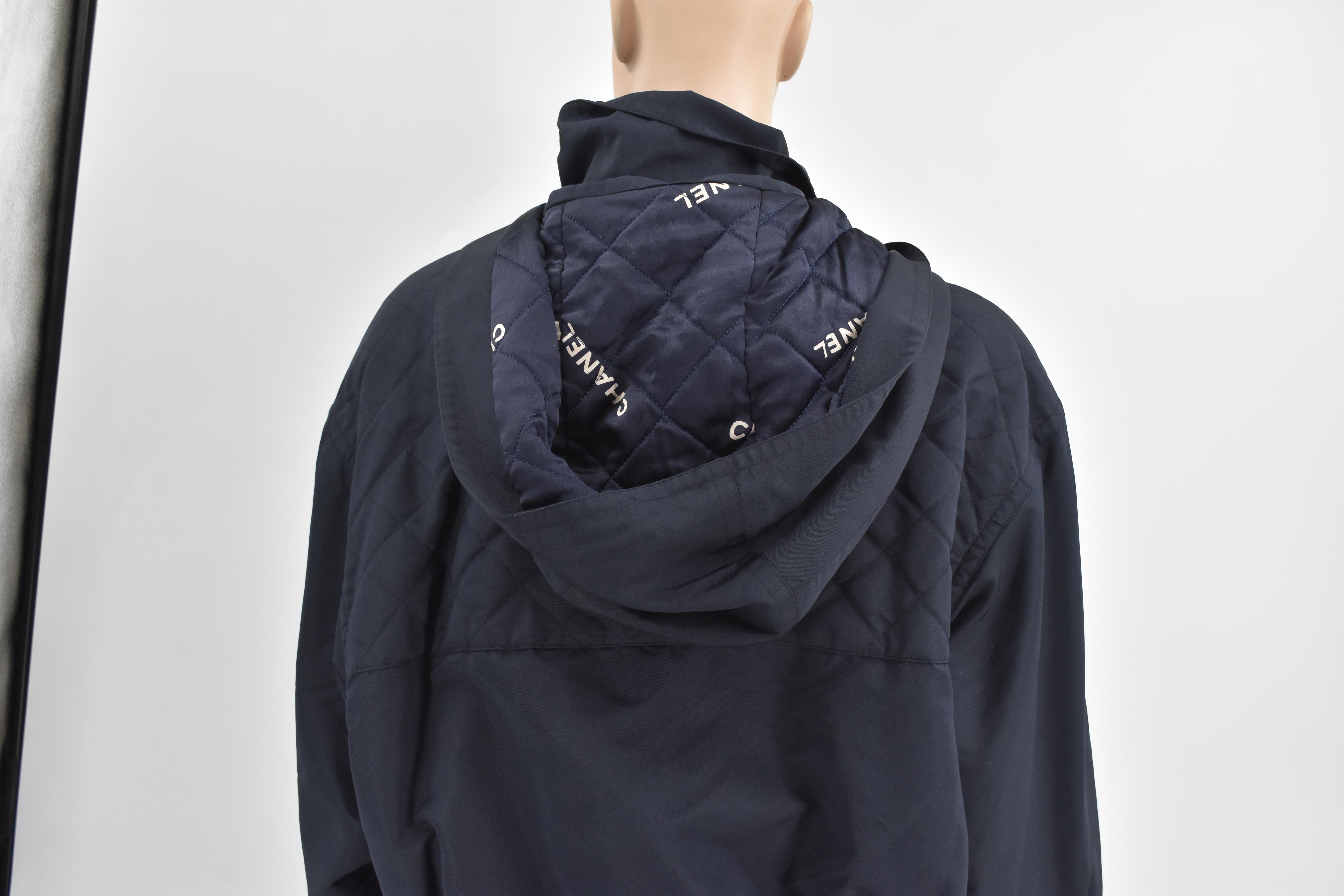 Chanel - Manteau matelassé vintage avec logo CC - Large en vente 3