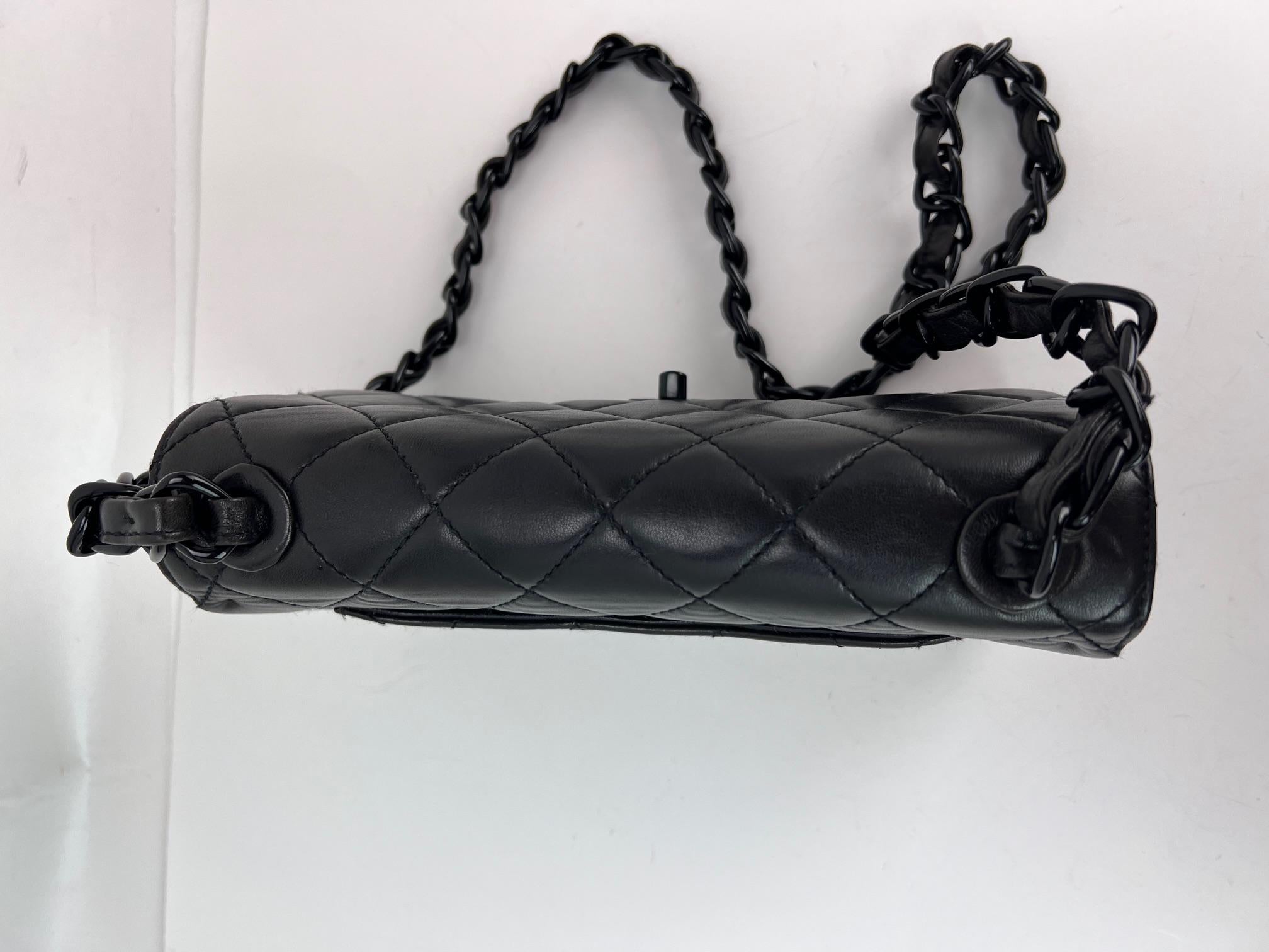 Chanel Vintage Quilted Lambskin Black Resin Chain Small Classic Single Flap Bag For Sale 8