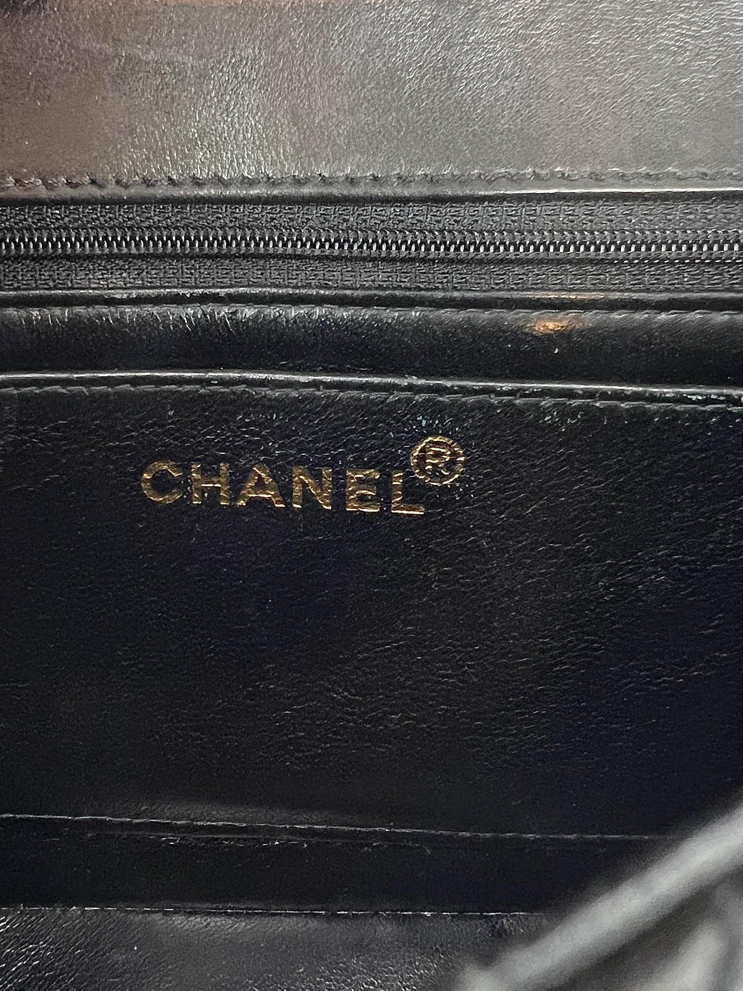 Chanel Vintage Quilted Lambskin Black Resin Chain Small Classic Single Flap Bag For Sale 4
