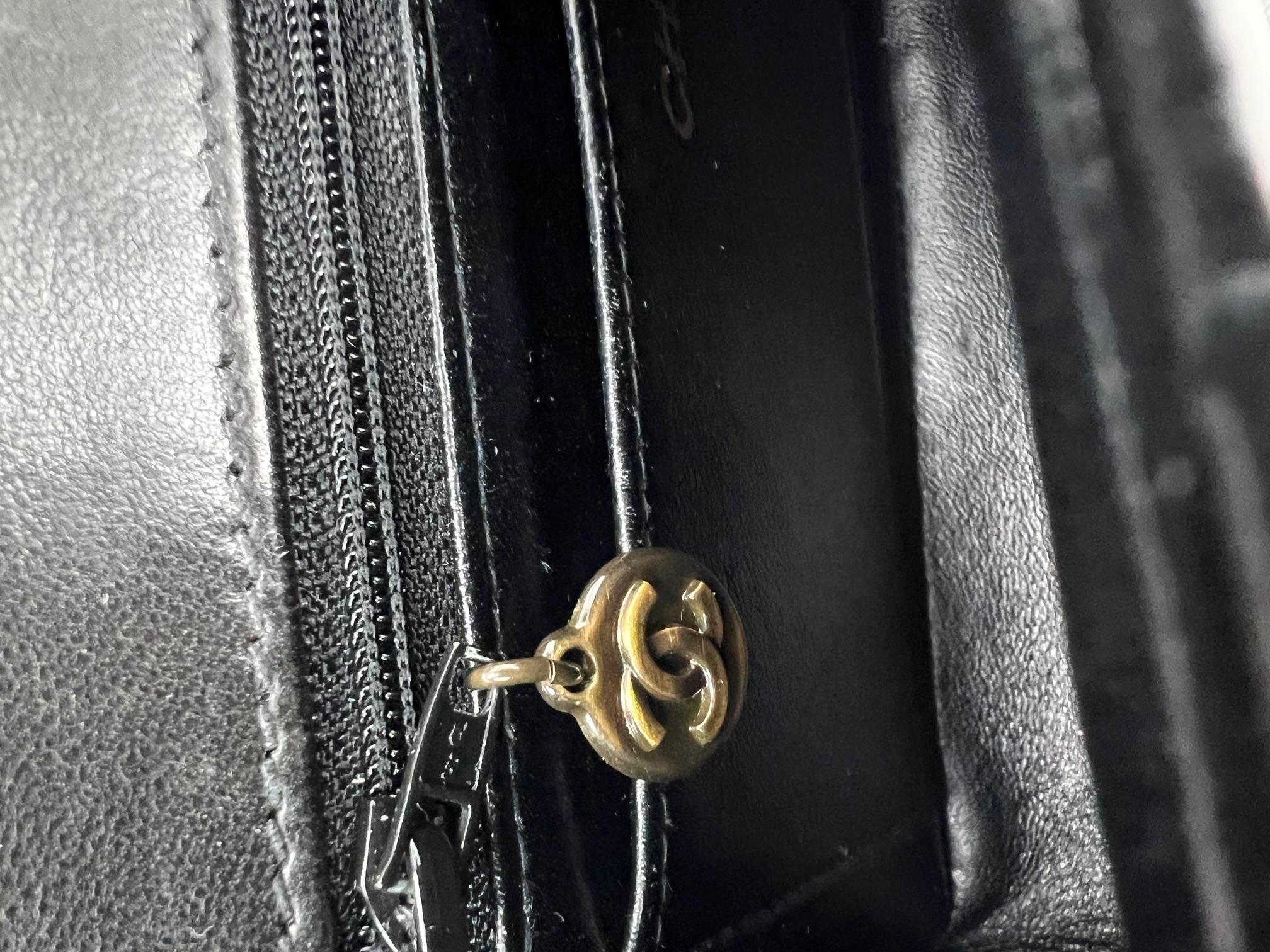 Chanel Vintage Quilted Lambskin Black Resin Chain Small Classic Single Flap Bag For Sale 5
