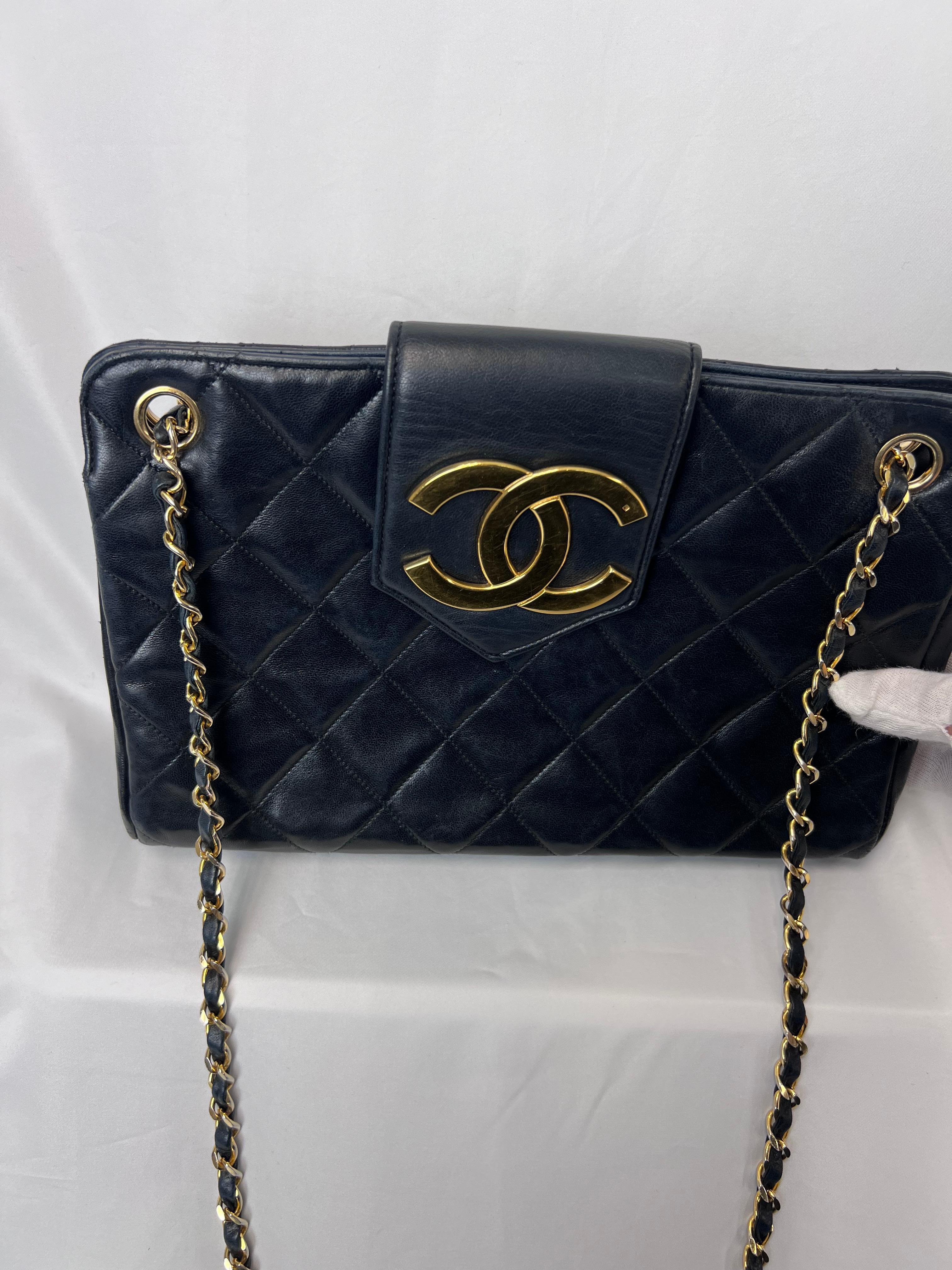 Women's Chanel Vintage Quilted Lambskin CC Crossbody Bag For Sale