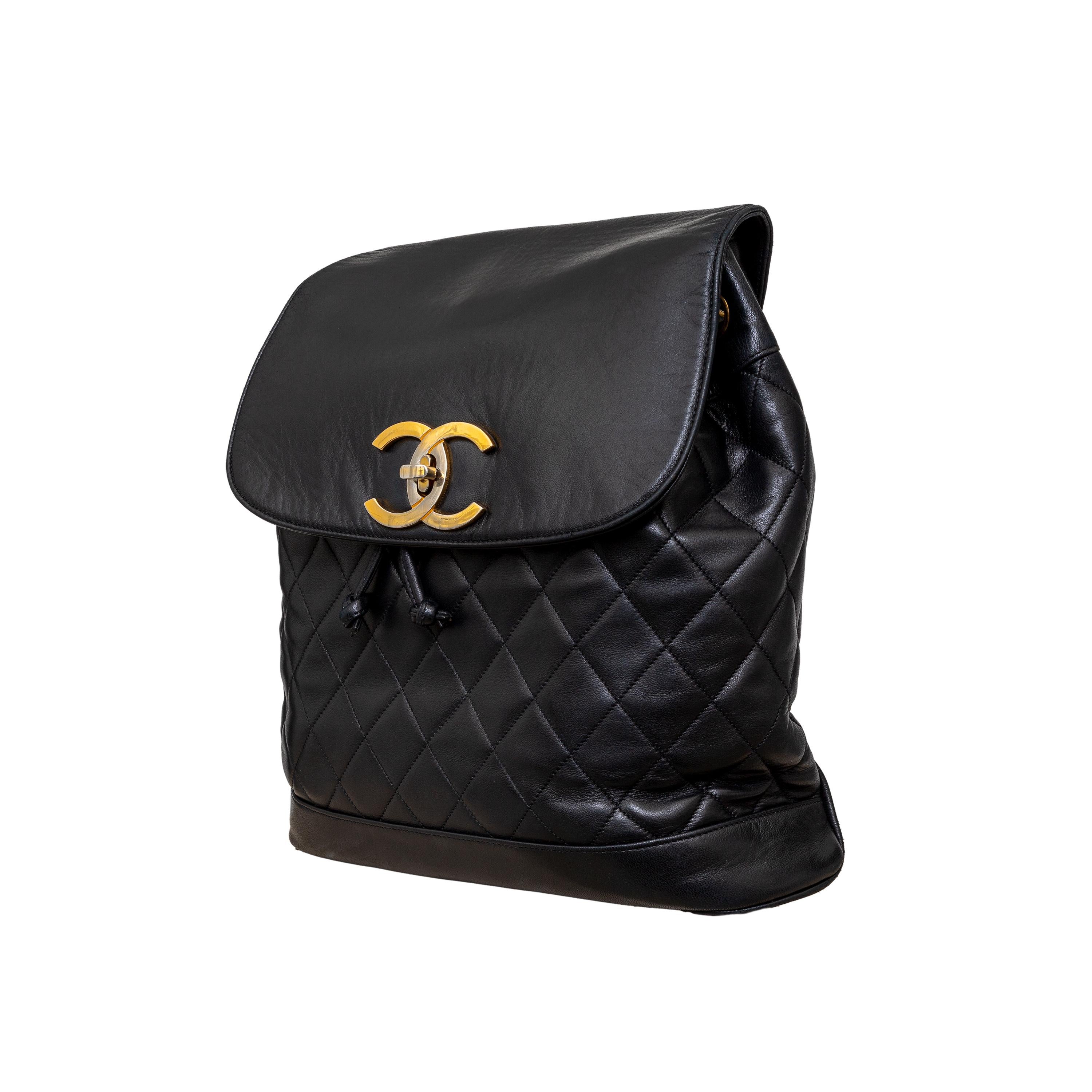 Carry vintage style on your shoulders with the Chanel Vintage Quilted Lambskin Drawstring Backpack. Crafted from luxurious black lambskin leather and sturdy hardware, this backpack features a convenient drawstring closure and elegant gilt metal CC