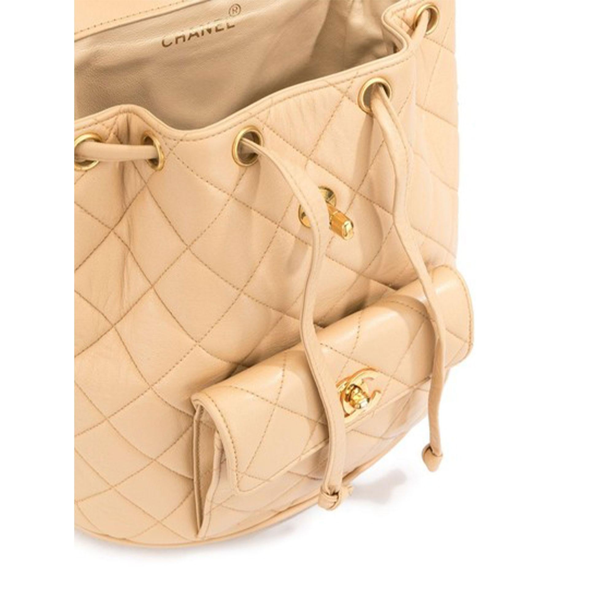 Chanel Vintage Quilted Lambskin Duma Cc Logo Beige Leather Backpack en vente 3