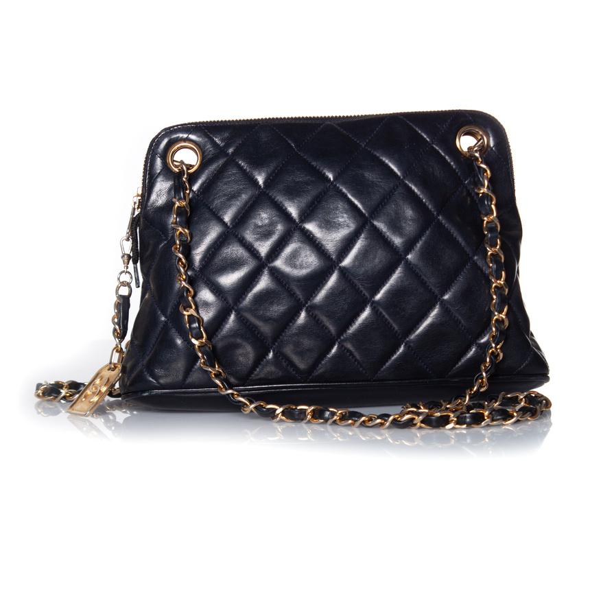 Women's Chanel, Vintage quilted leather shoulder bag For Sale