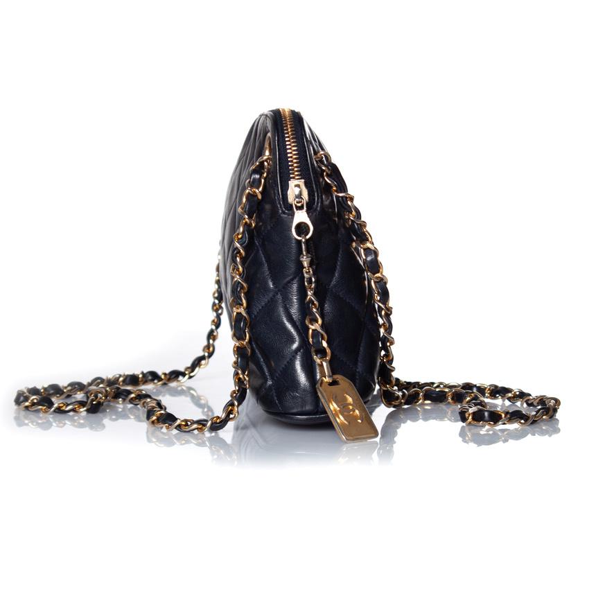 Chanel, Vintage quilted leather shoulder bag For Sale 1