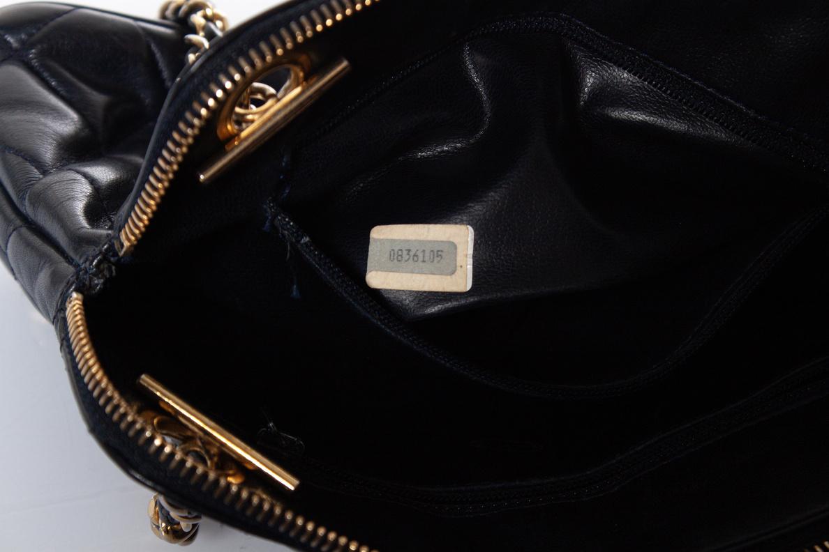 Chanel, Vintage quilted leather shoulder bag For Sale 5