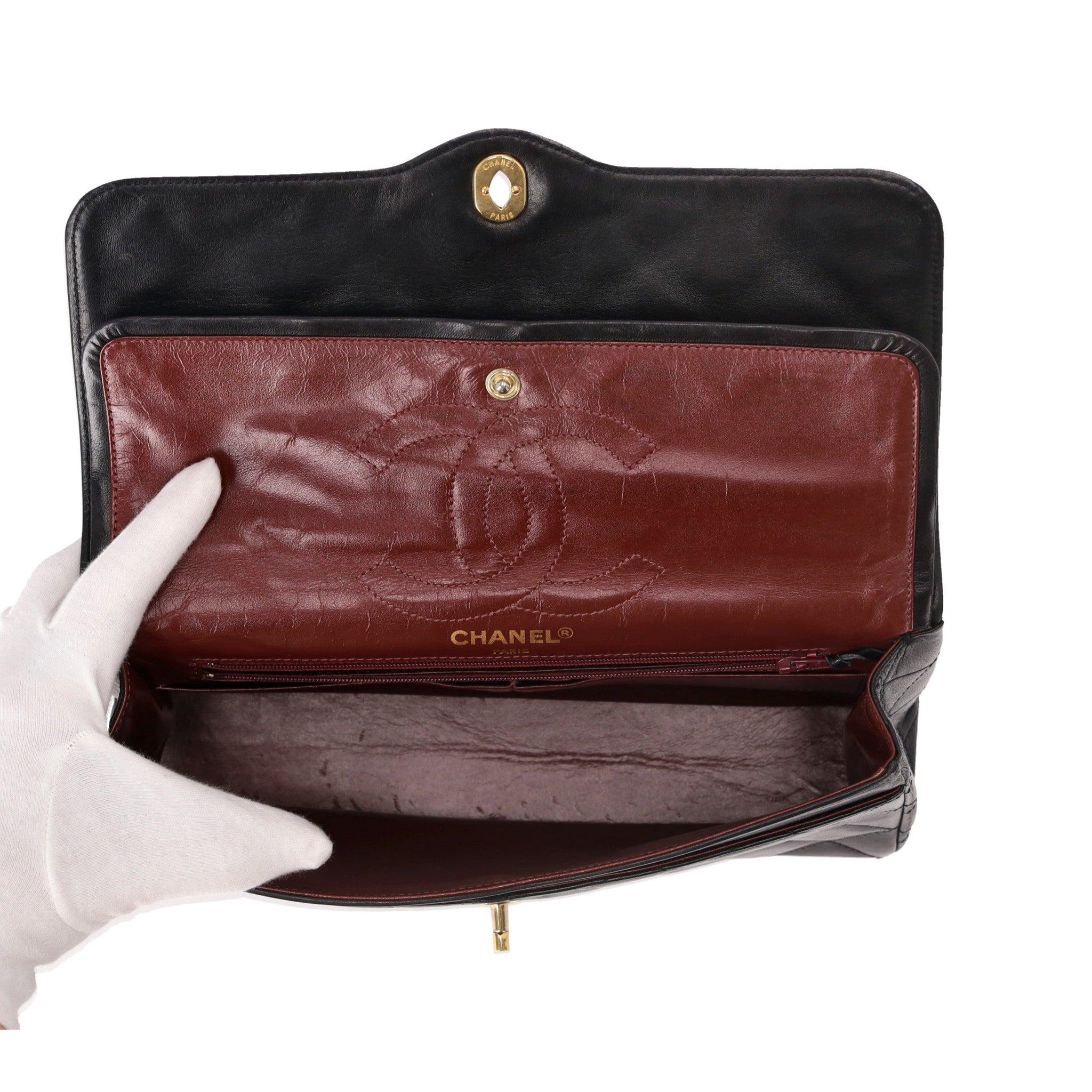 Chanel Vintage Quilted Leather Two Tone 'CC' Closure Double Flap Bag For Sale 1